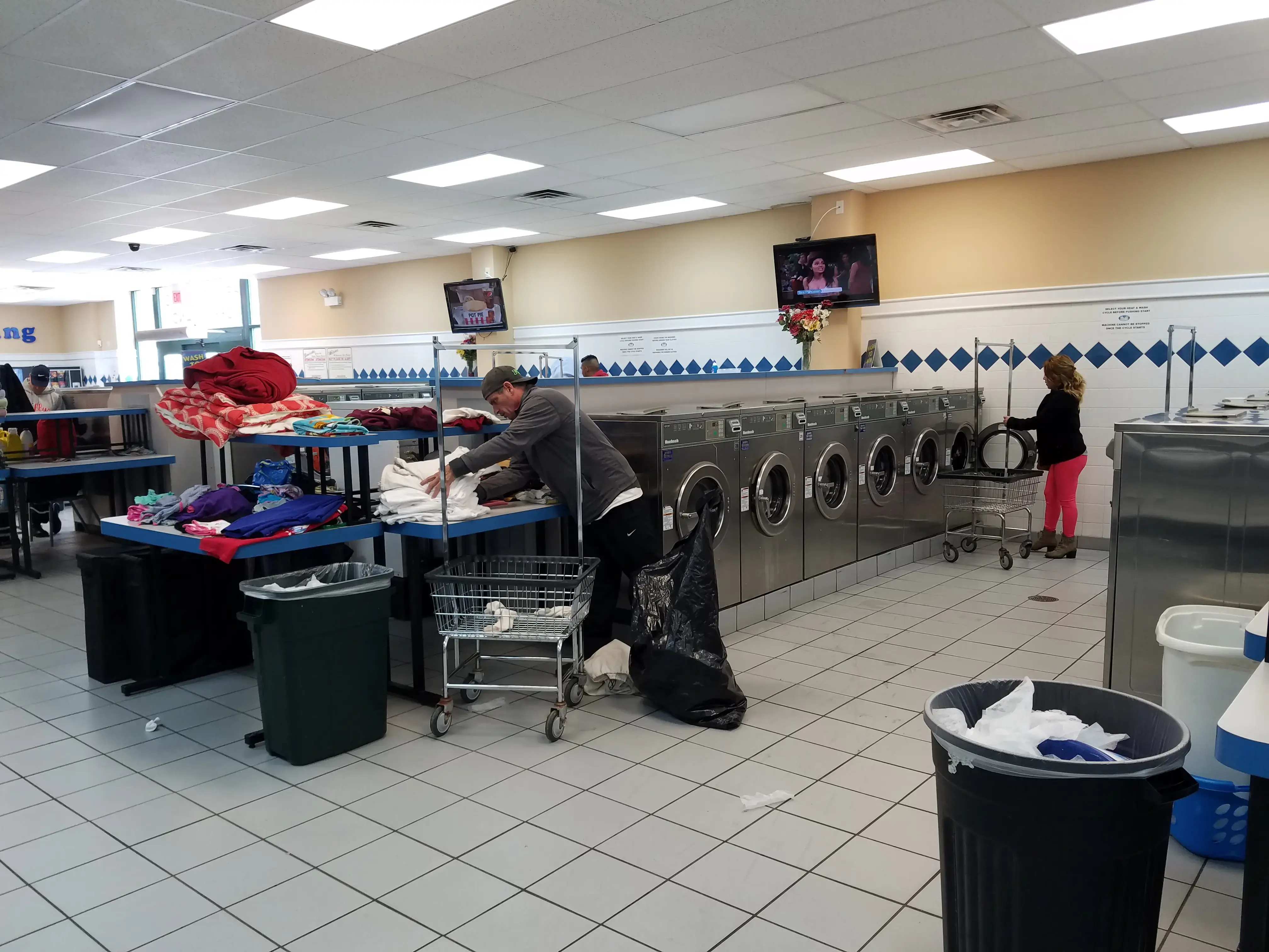 Friendly Wash Laundromat thumbnail 12