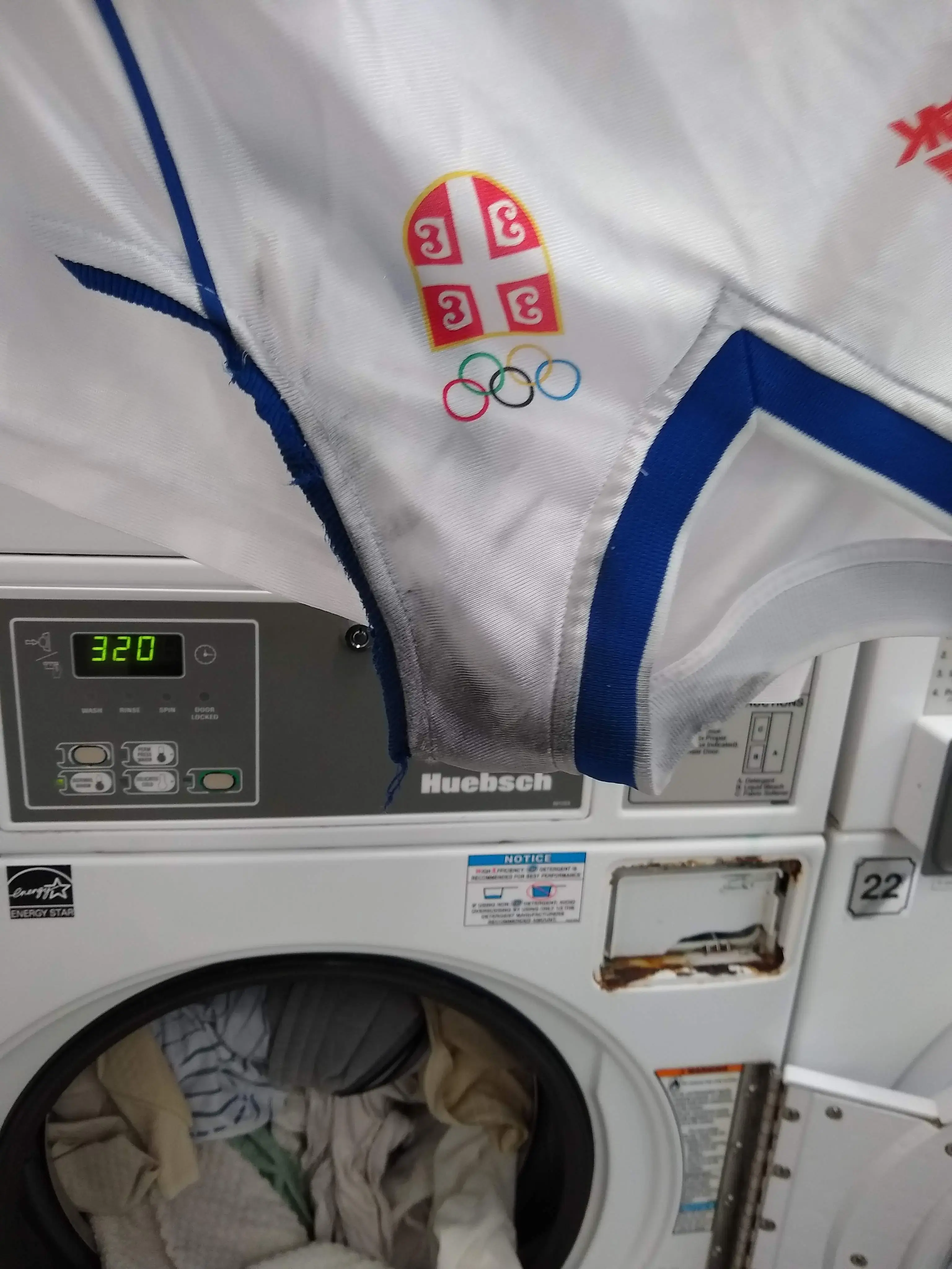 Friendly Wash Laundromat thumbnail 17