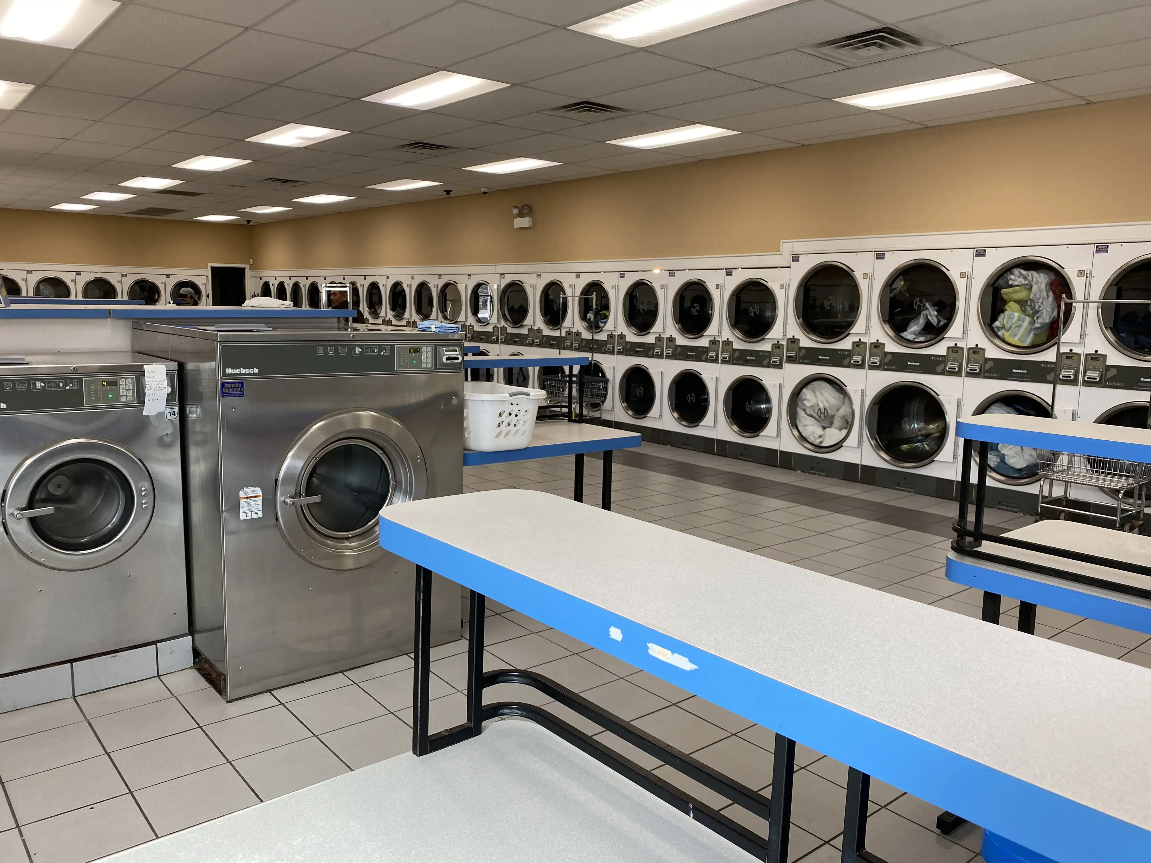 Friendly Wash Laundromat thumbnail 2