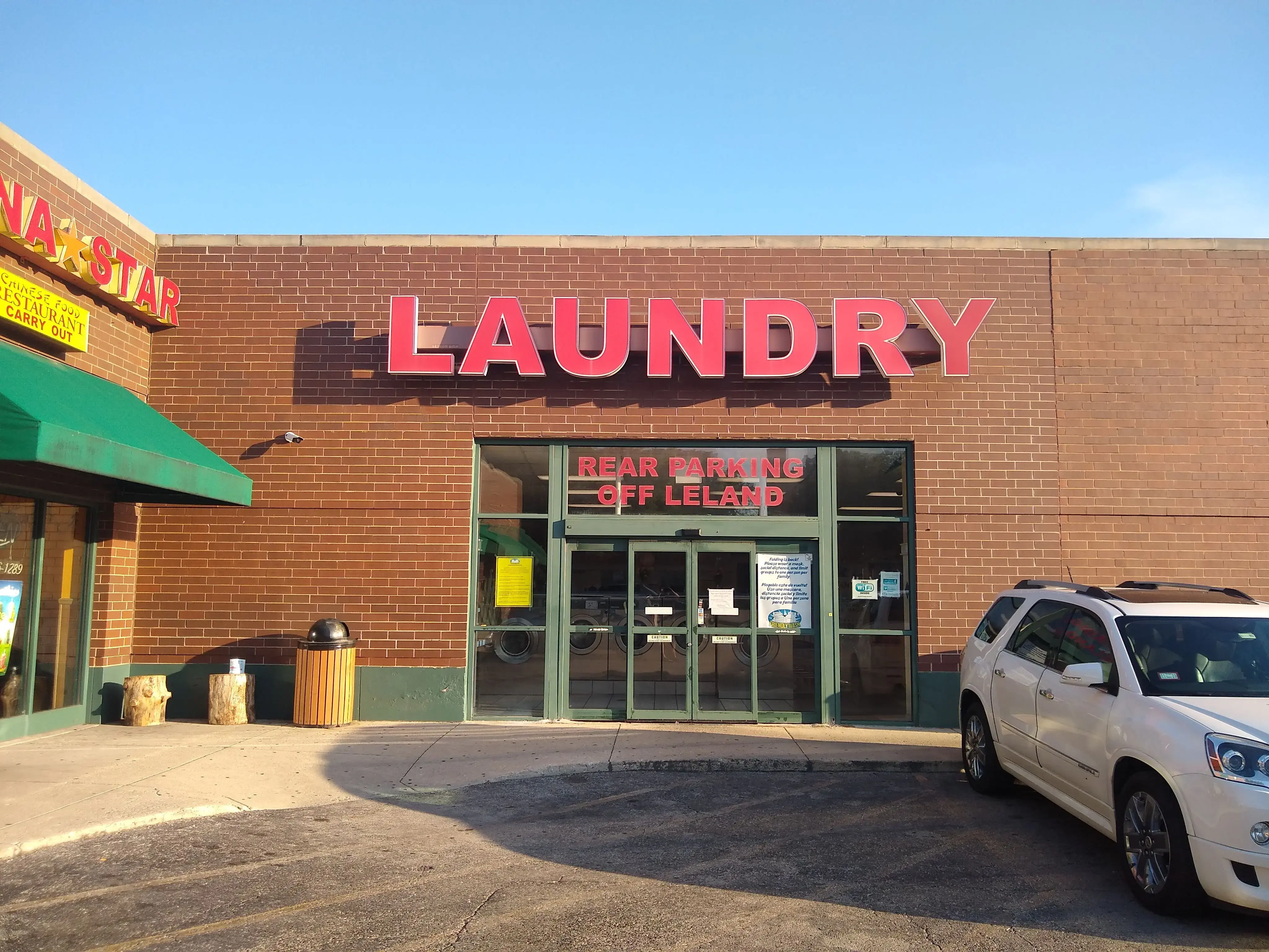 Friendly Wash Laundromat thumbnail 3