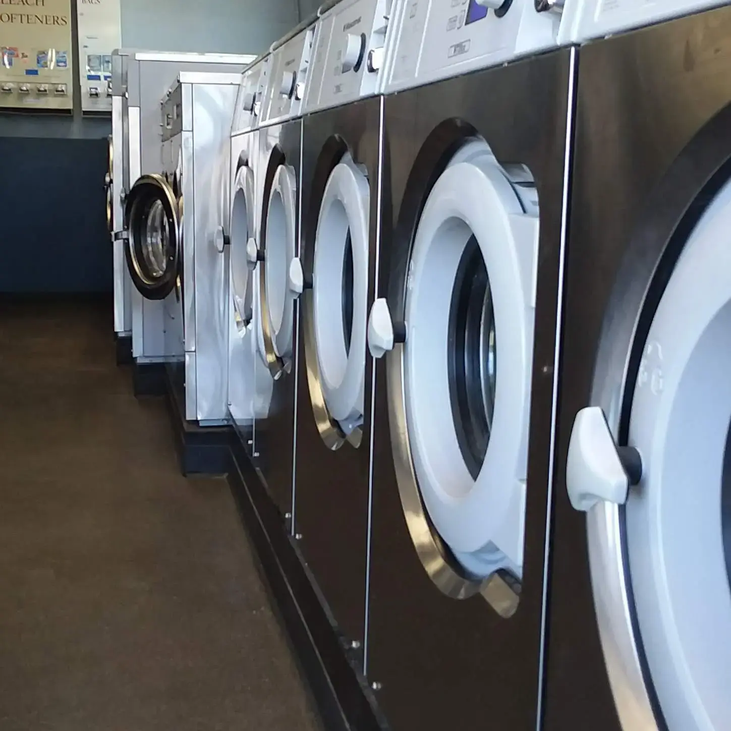 Friends Place Laundromat thumbnail 15