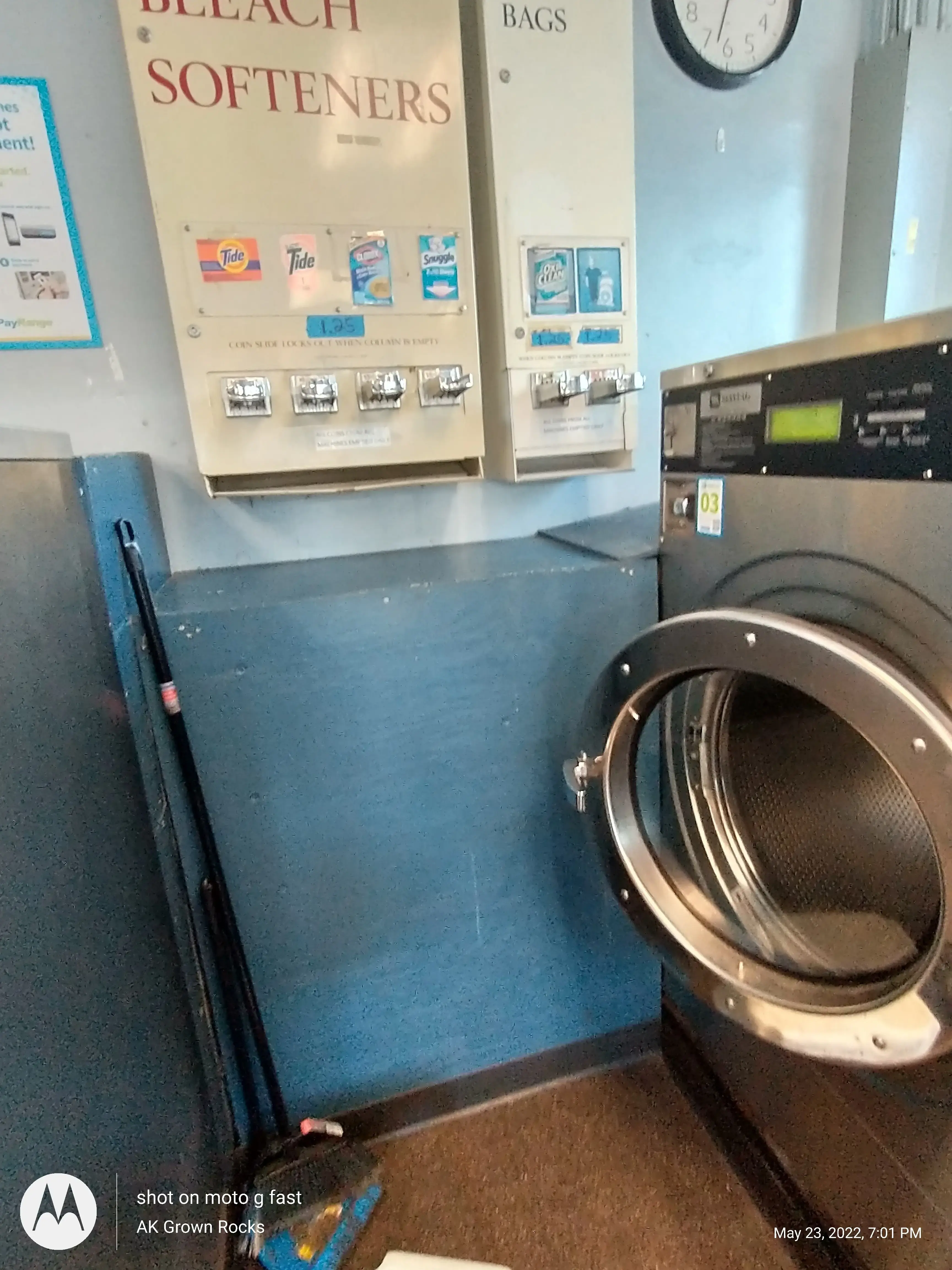 Friends Place Laundromat - Image 16