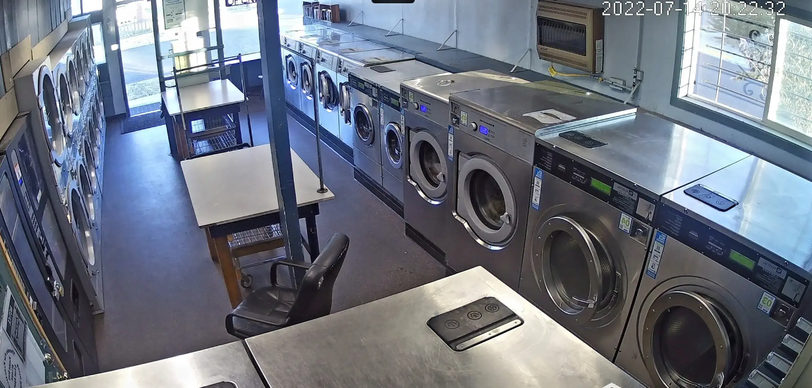 Friends Place Laundromat - Image 5