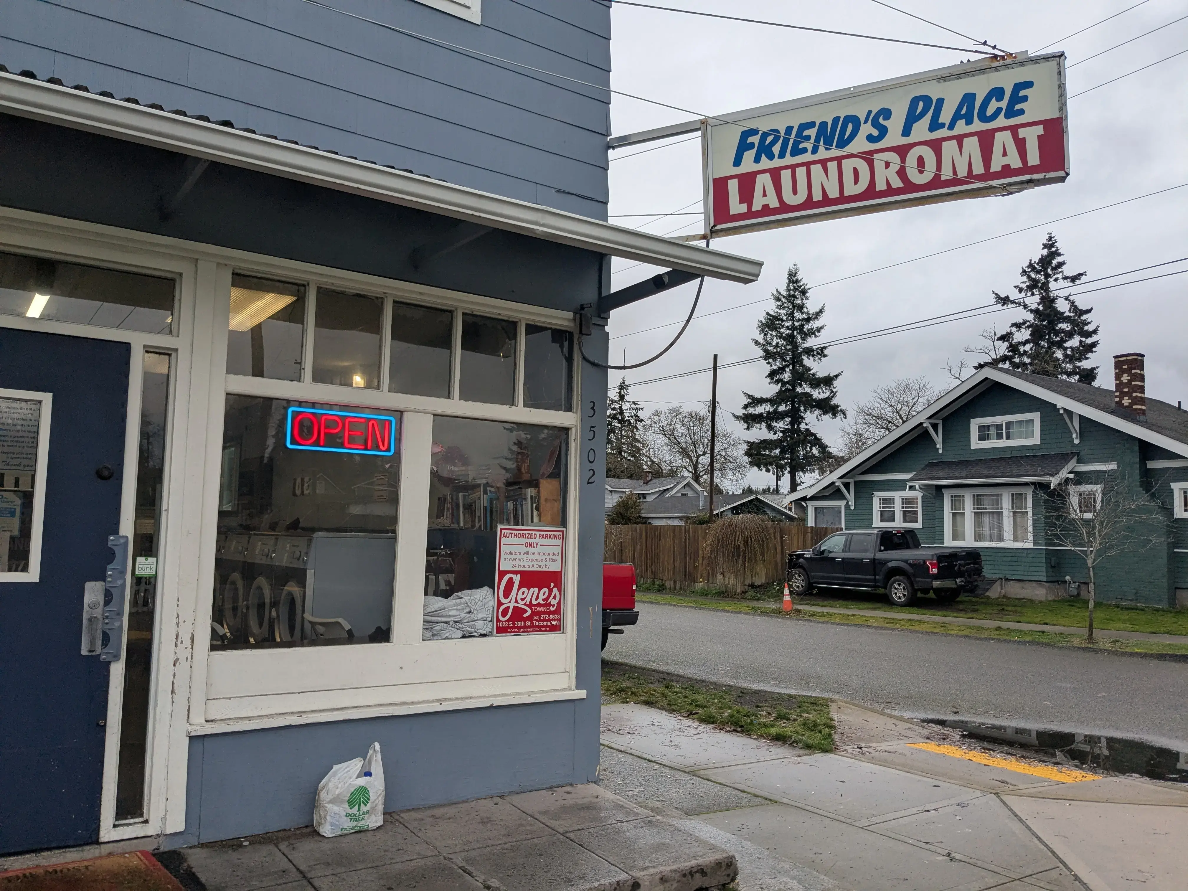 Friends Place Laundromat - Image 2