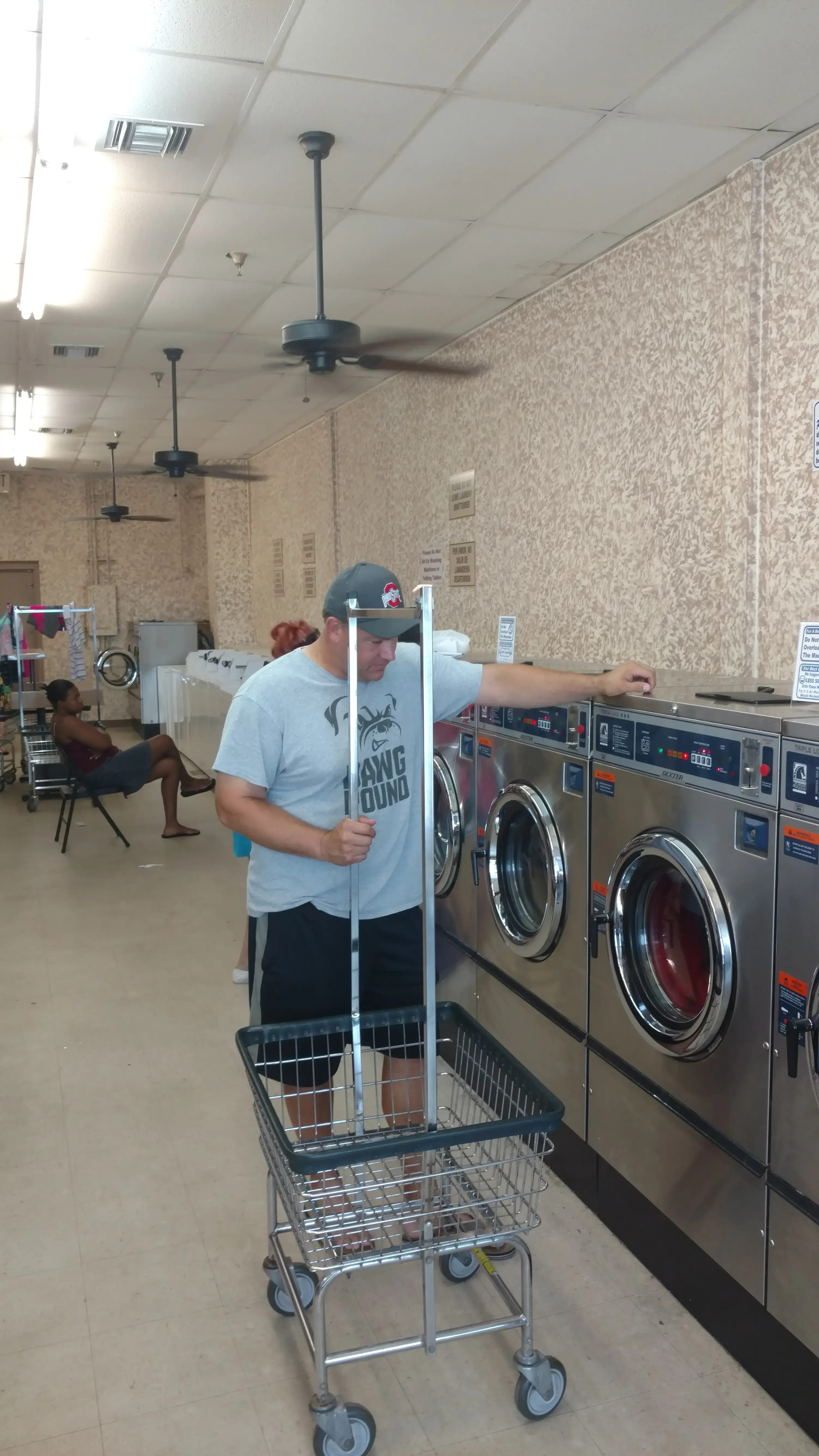 Front Beach Coin Laundry and Dry Cleaners - Image 14