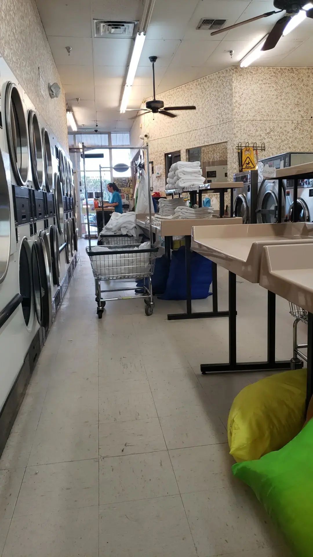 Front Beach Coin Laundry and Dry Cleaners thumbnail 5