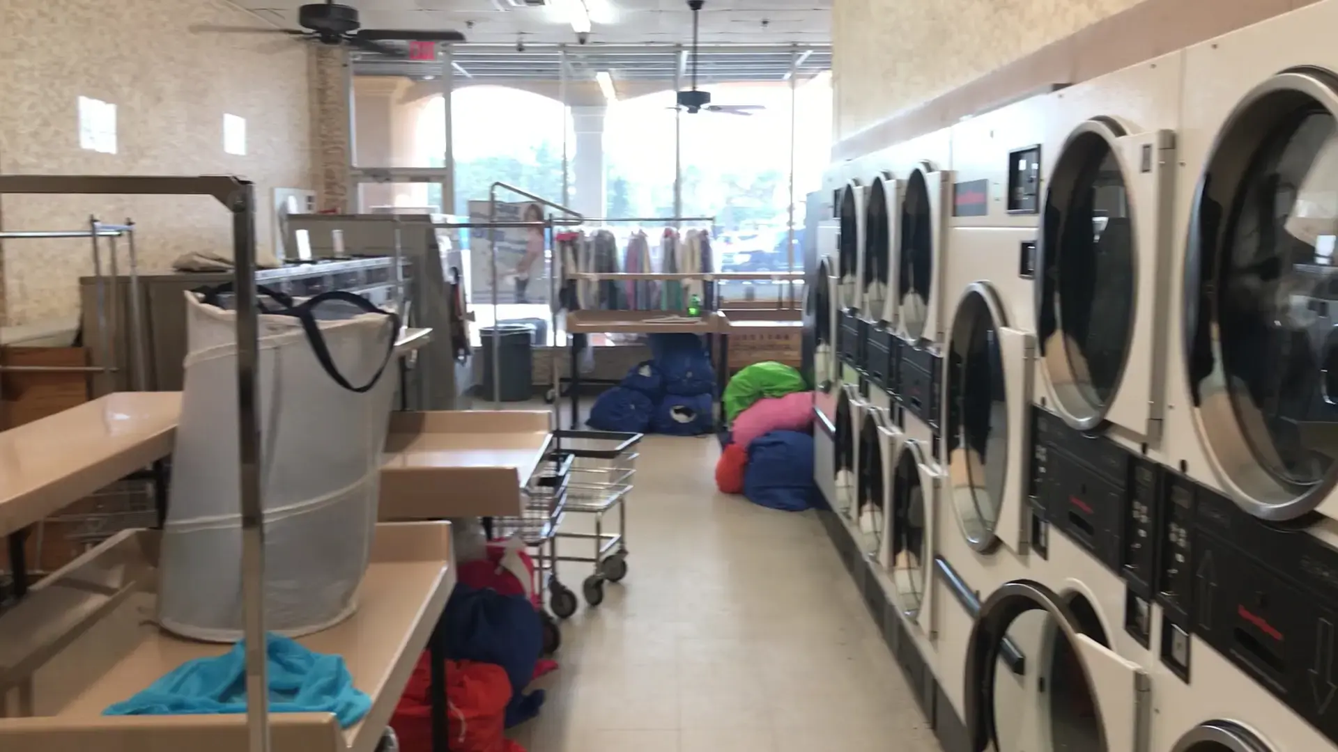 Front Beach Coin Laundry and Dry Cleaners thumbnail 2