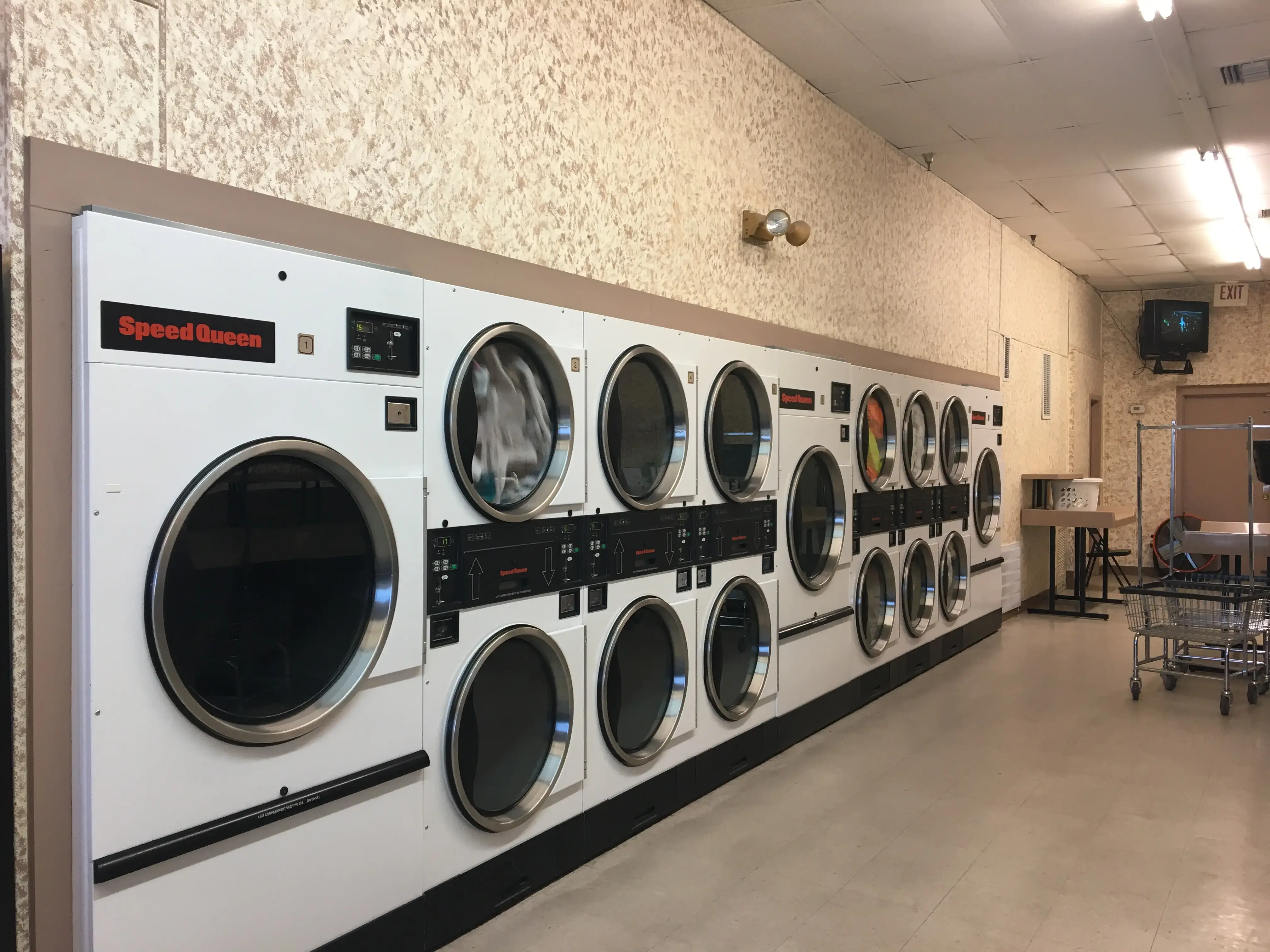 Front Beach Coin Laundry and Dry Cleaners location