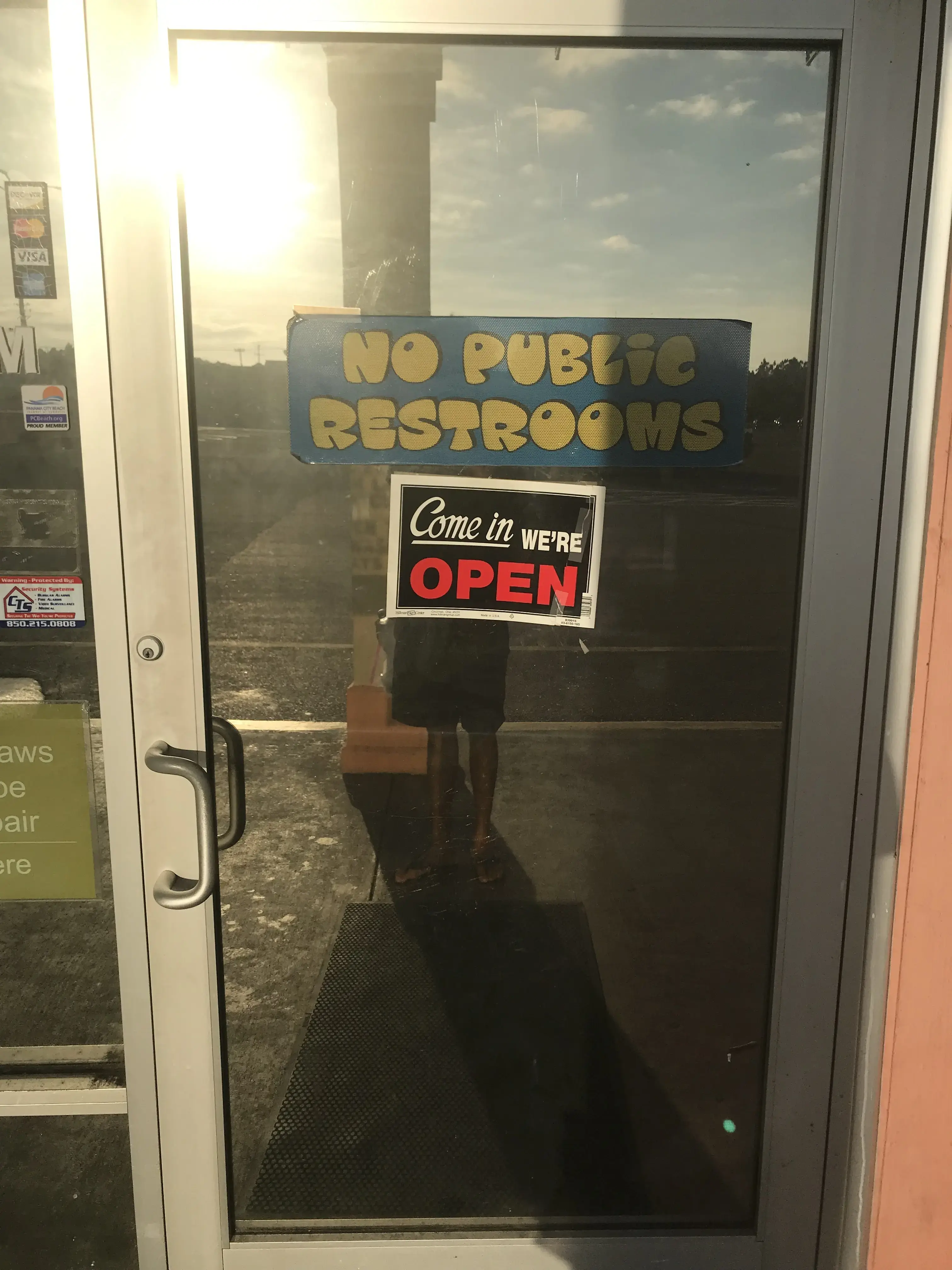 Front Beach Coin Laundry and Dry Cleaners - Image 11