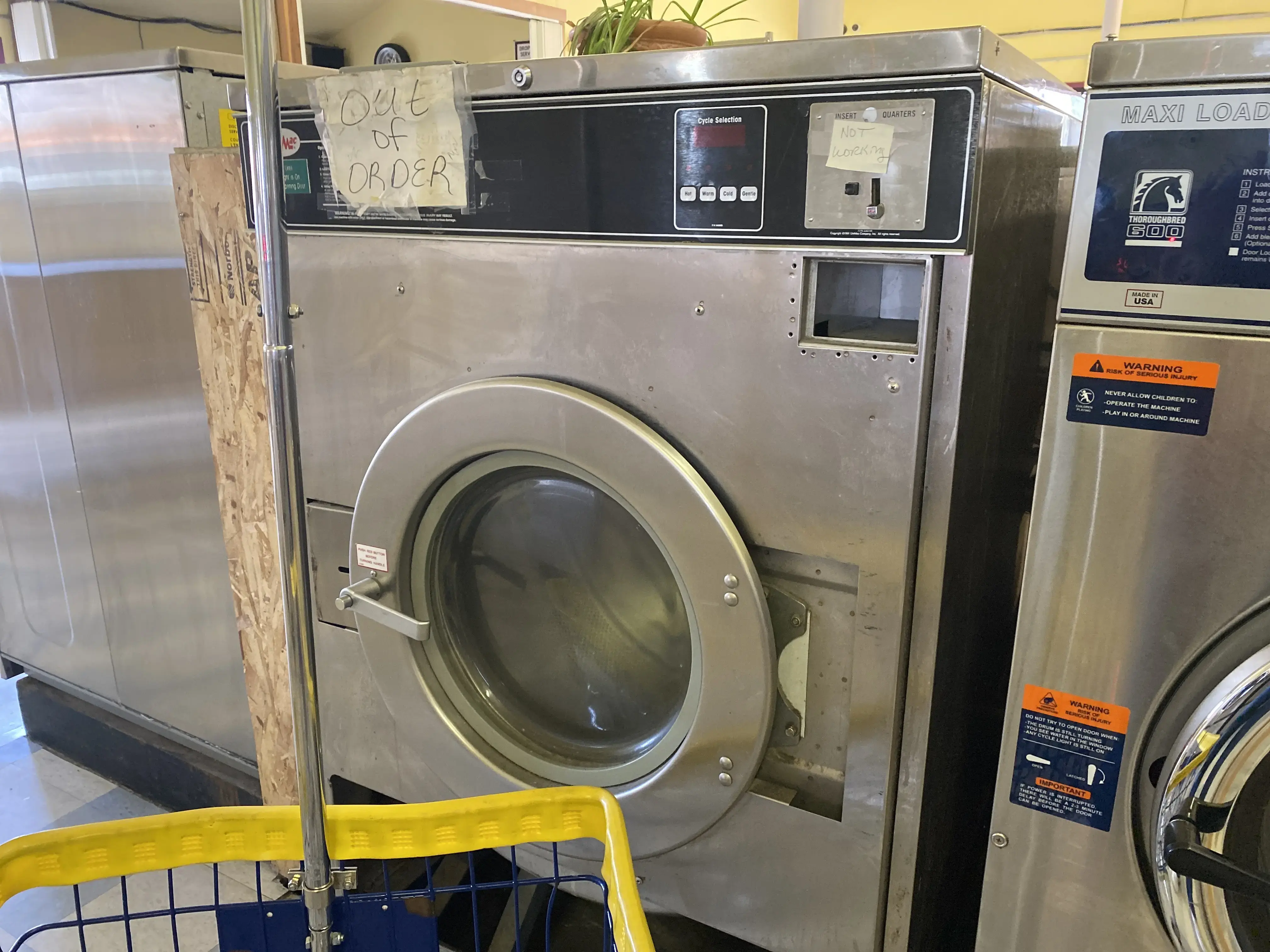 Front Street Laundromat - Image 11