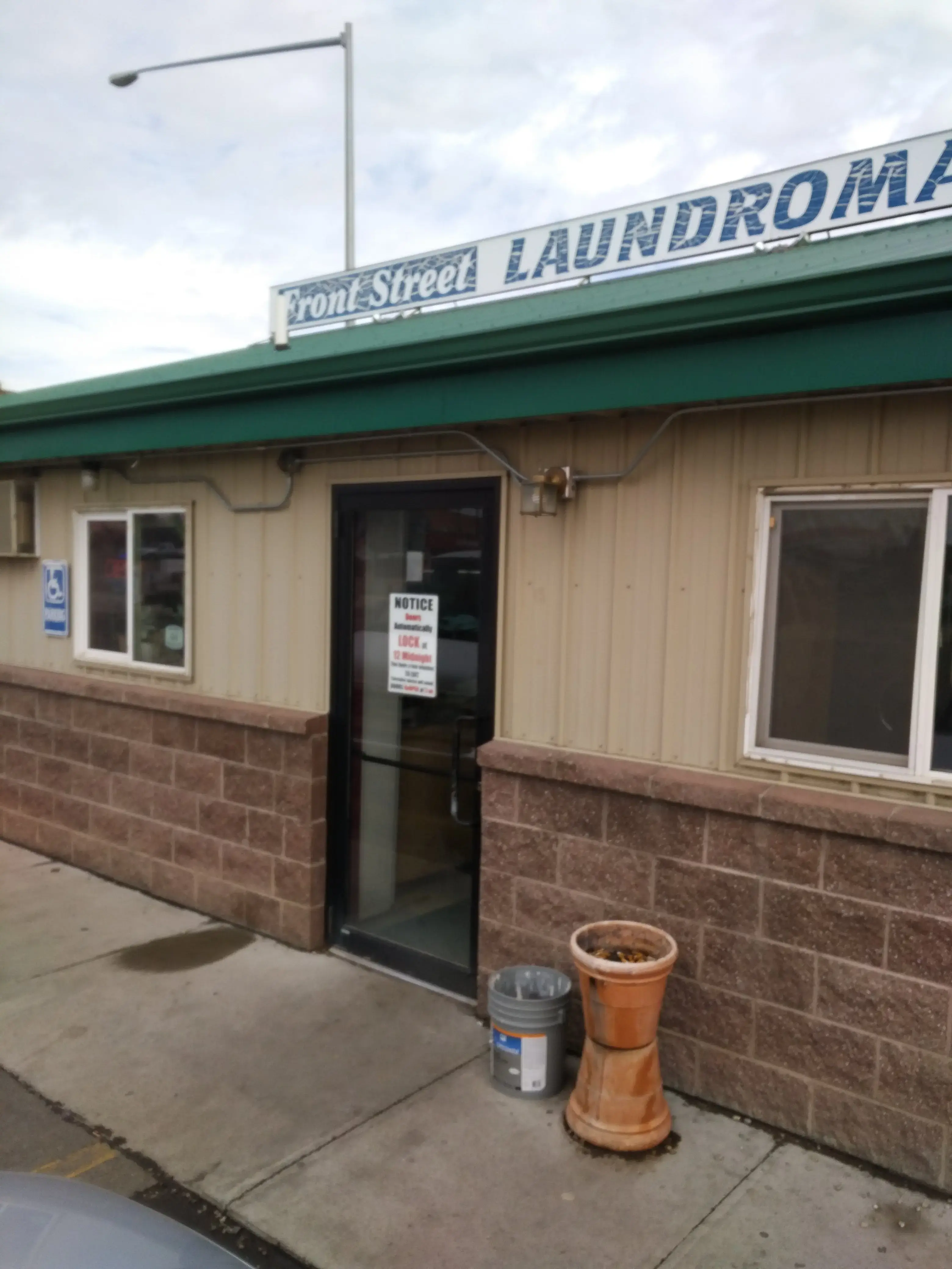 Front Street Laundromat thumbnail 5