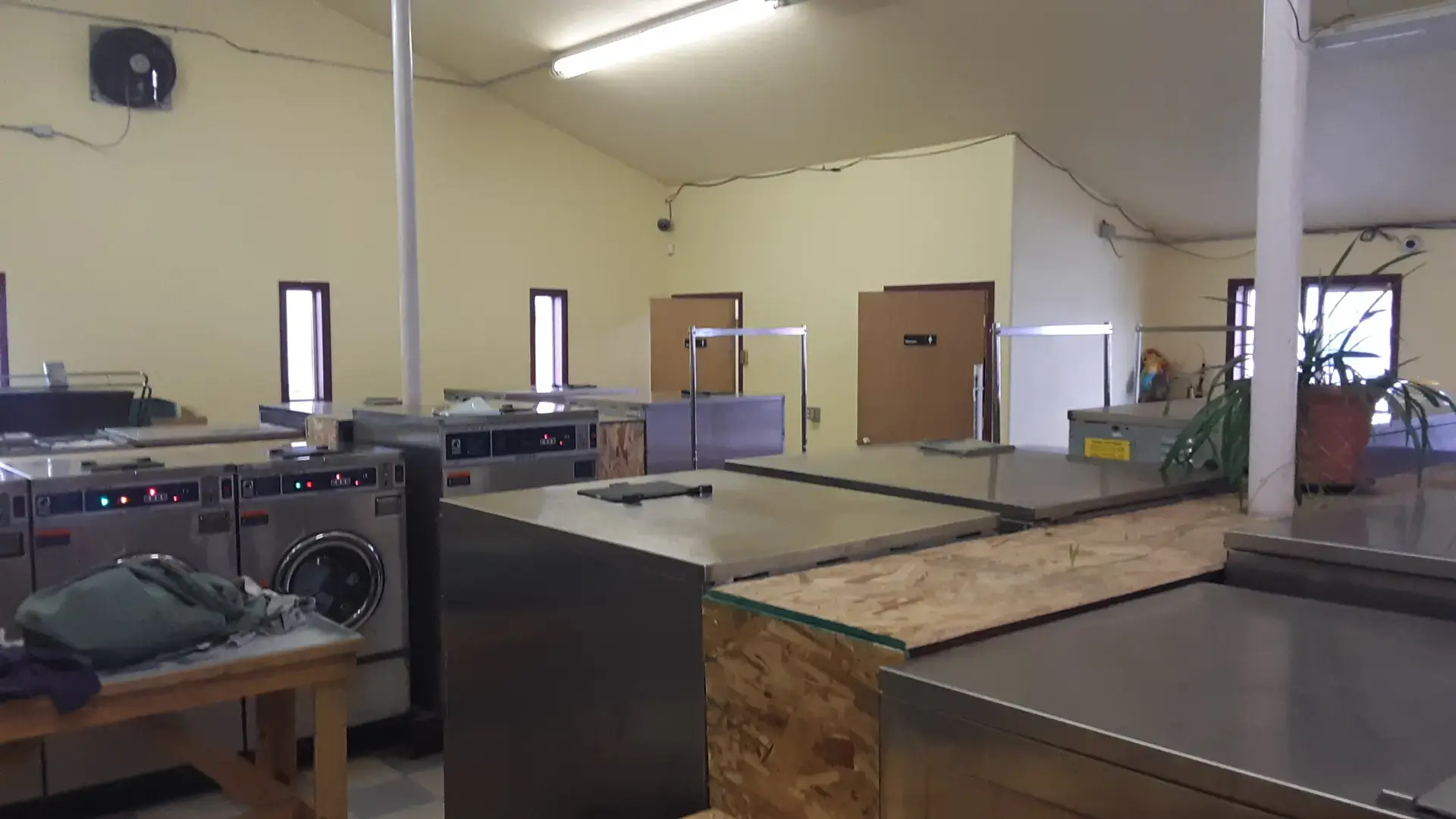 Front Street Laundromat - Image 8