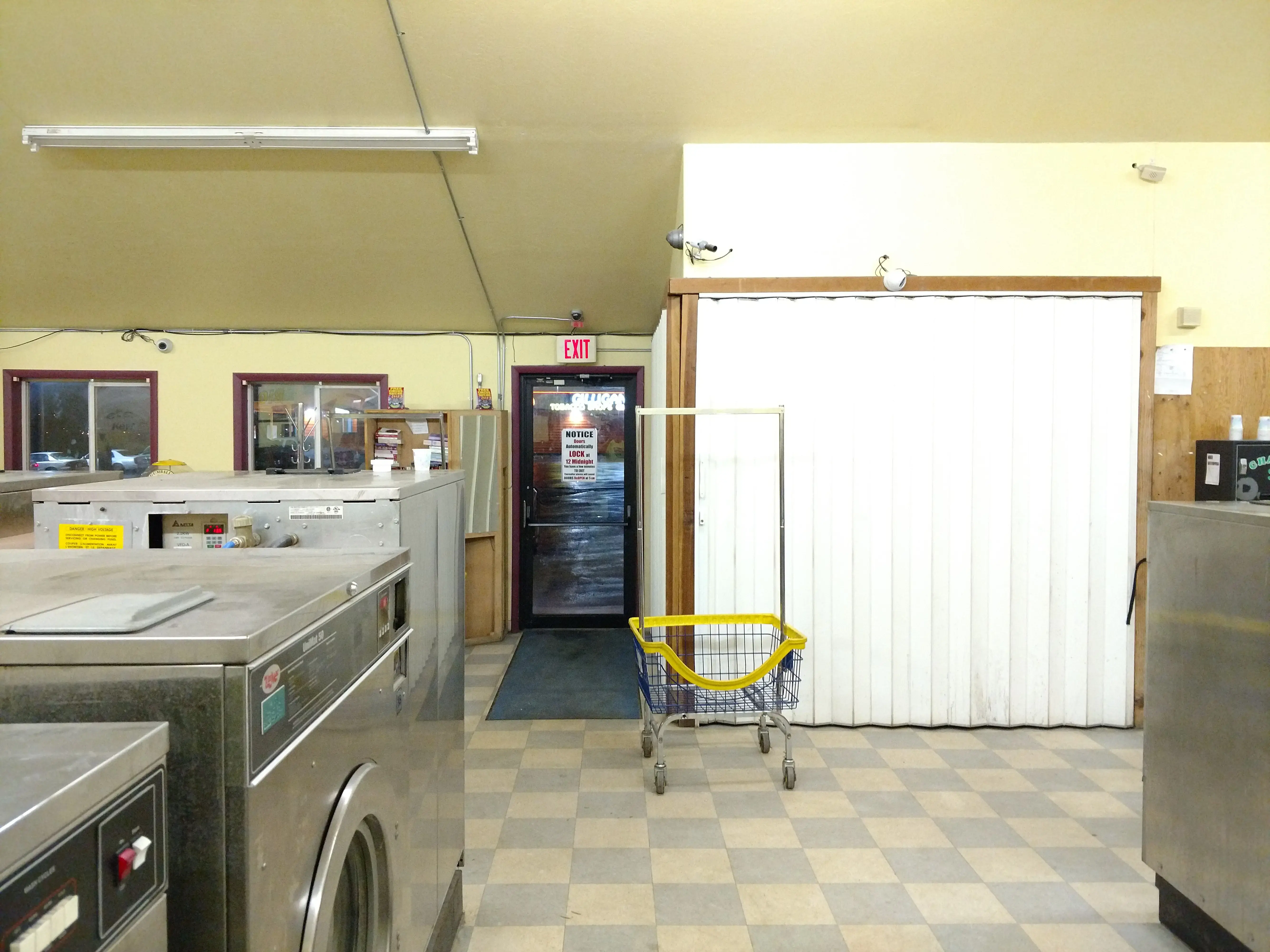 Front Street Laundromat - Image 19
