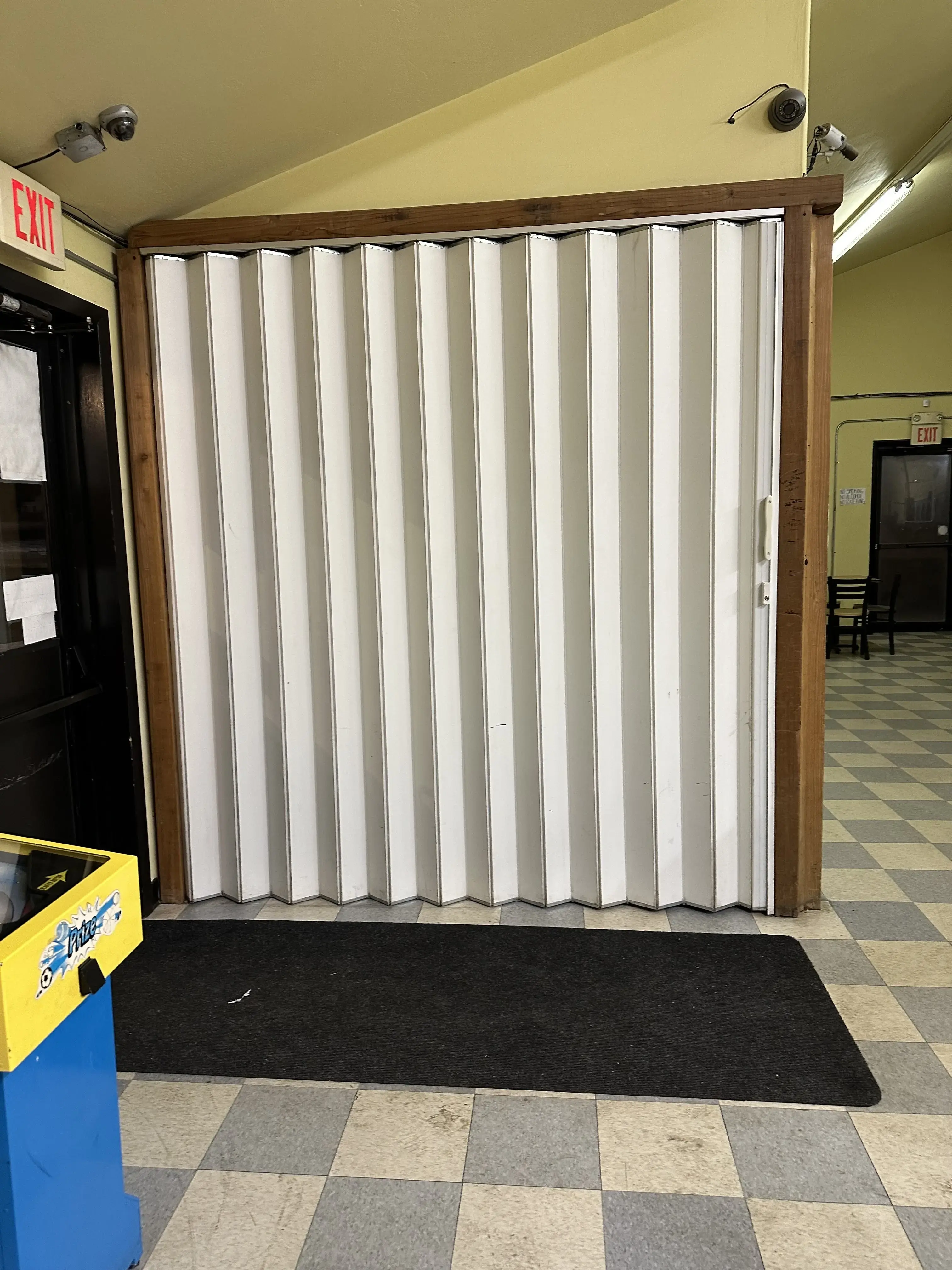 Front Street Laundromat - Image 13