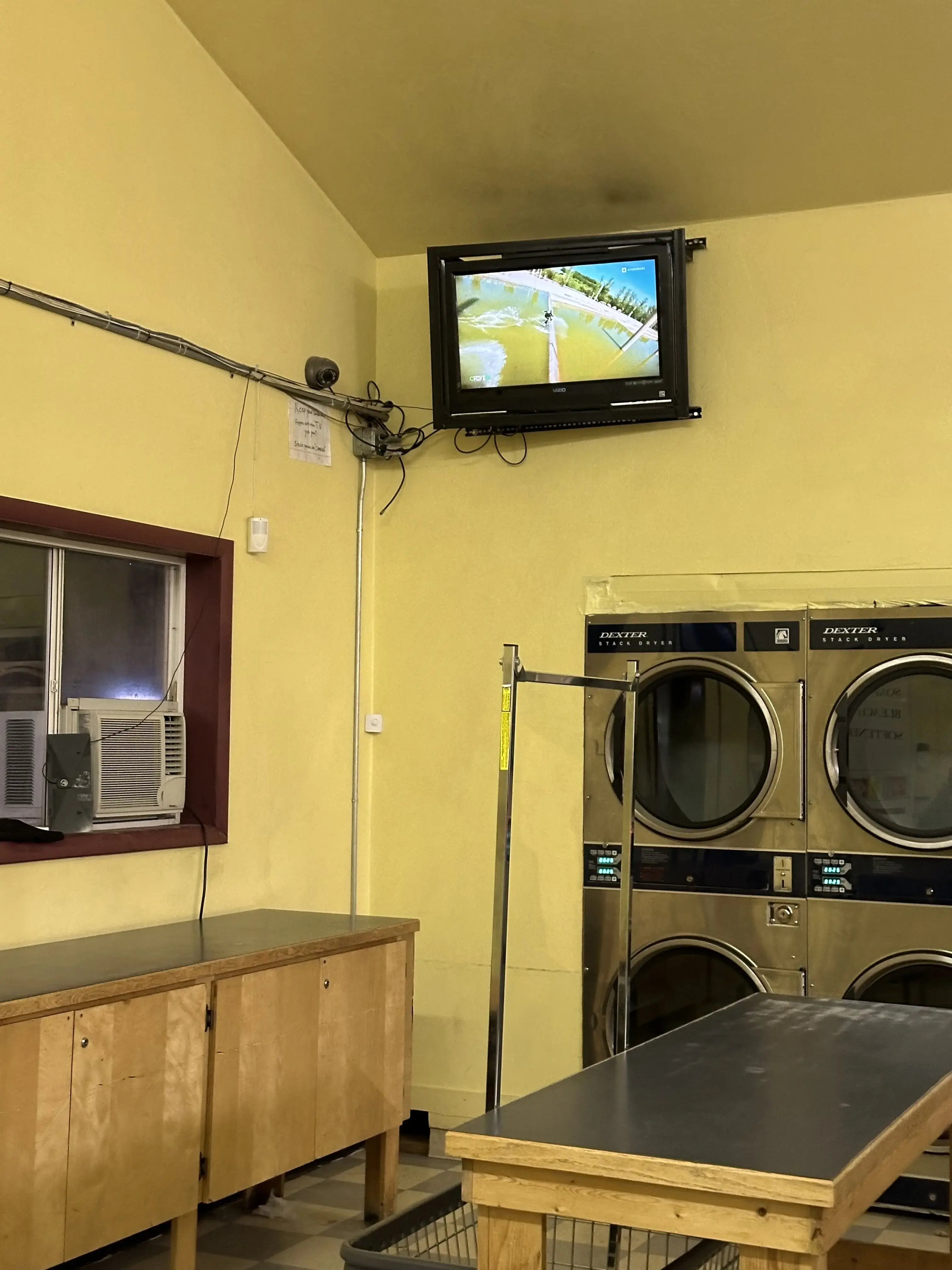 Front Street Laundromat - Image 16