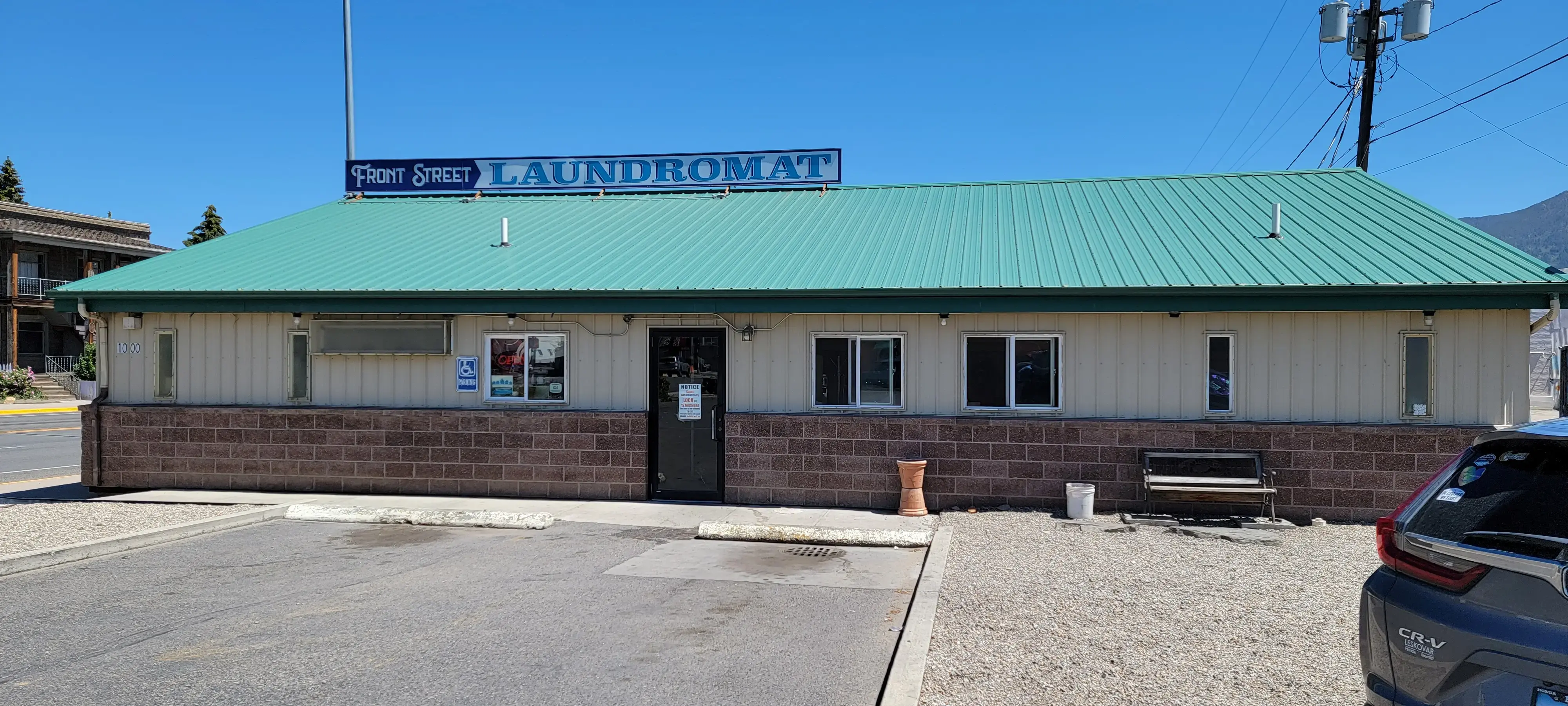 Front Street Laundromat - Image 10