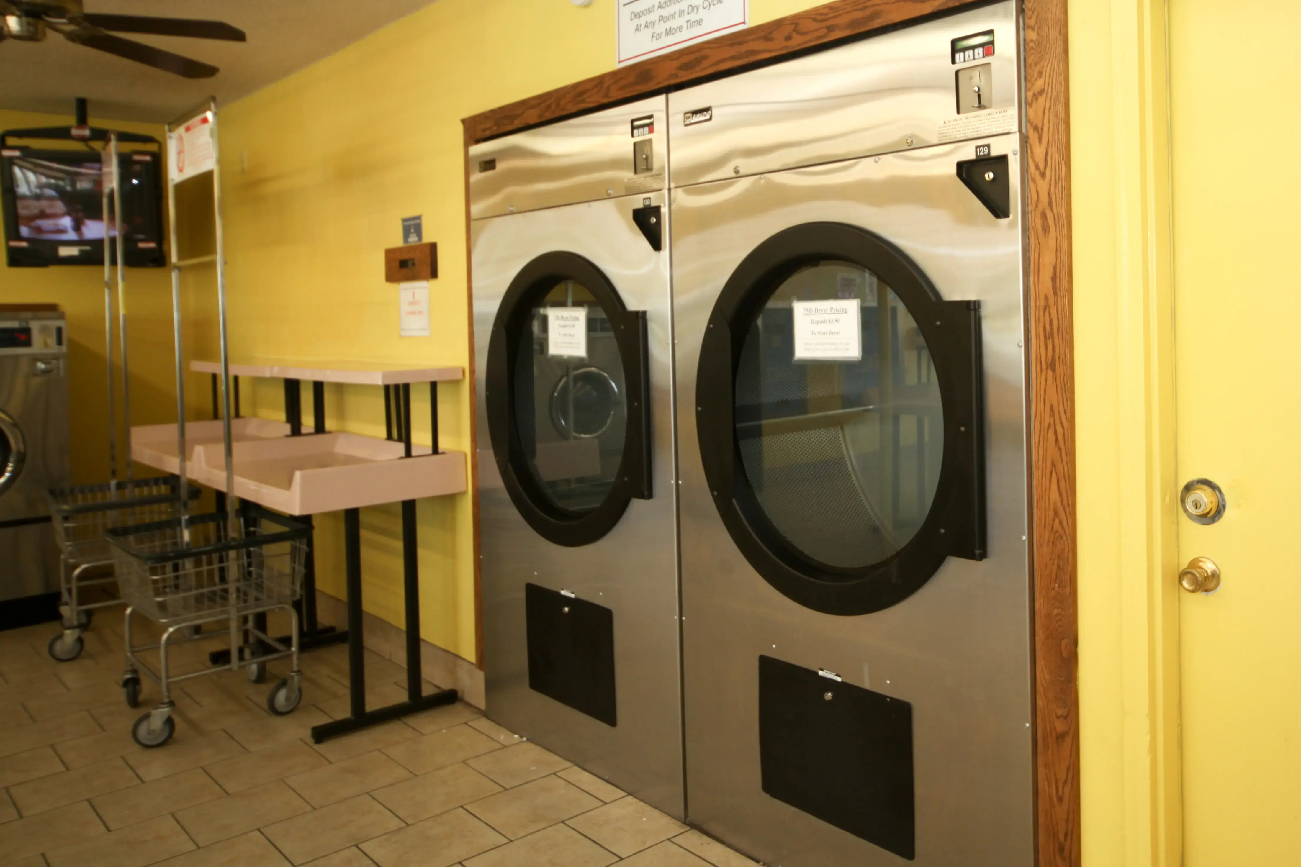 Fun Wash - 15th St - Image 12