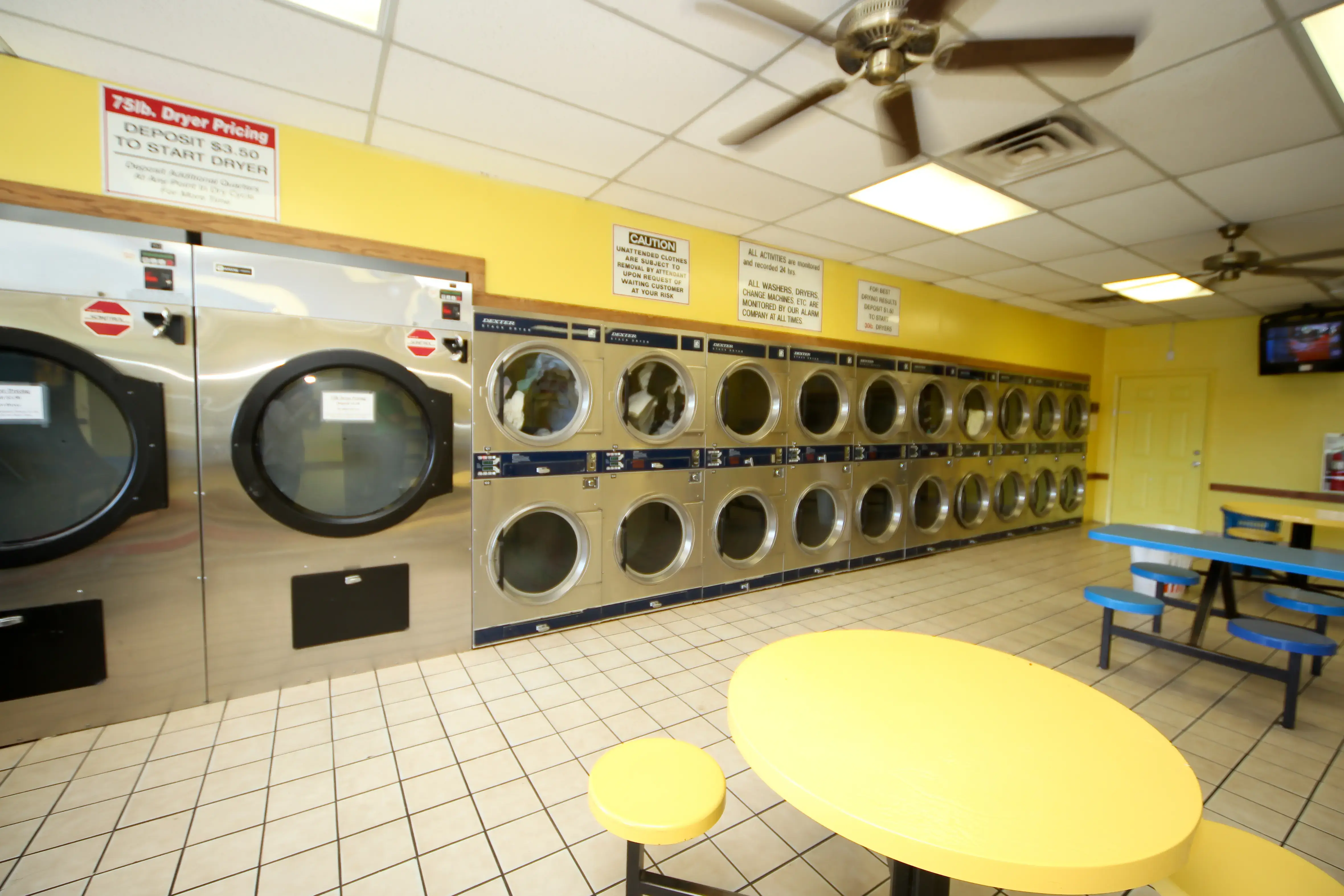 Fun Wash - Geyer Springs - Image 20