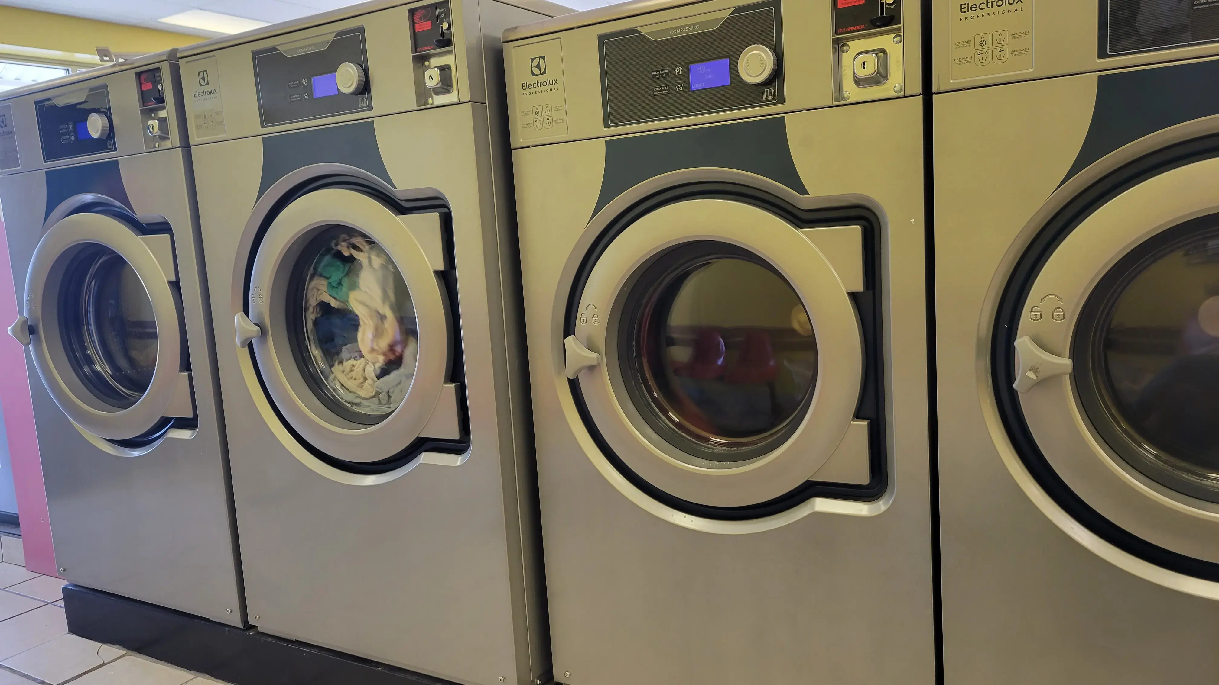 Fun Wash - New Boston - Image 12
