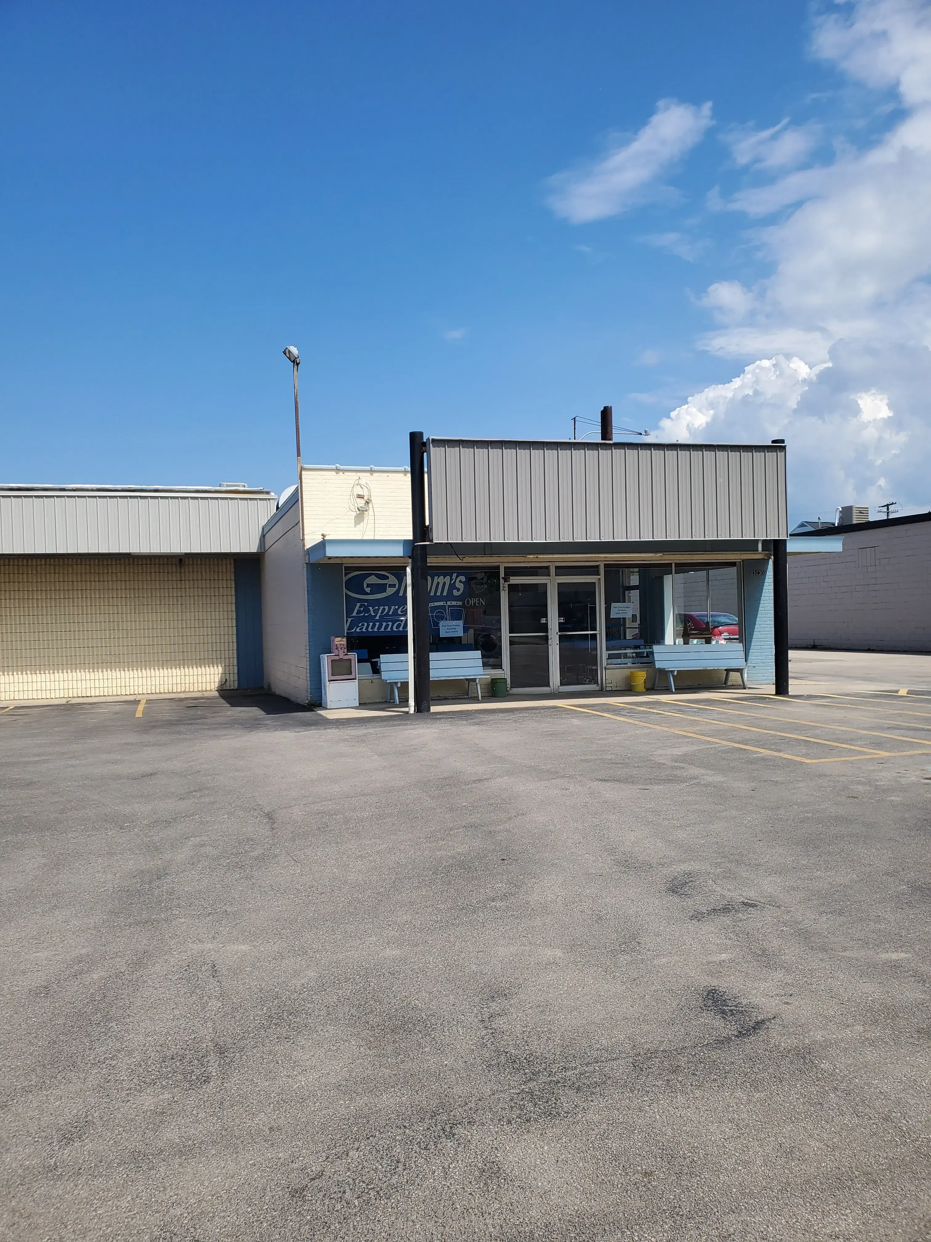 G-Mom's Express Laundry thumbnail 6