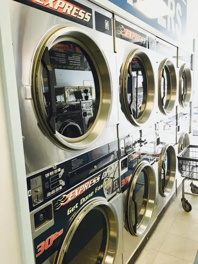 G-Mom's Express Laundry - Image 9