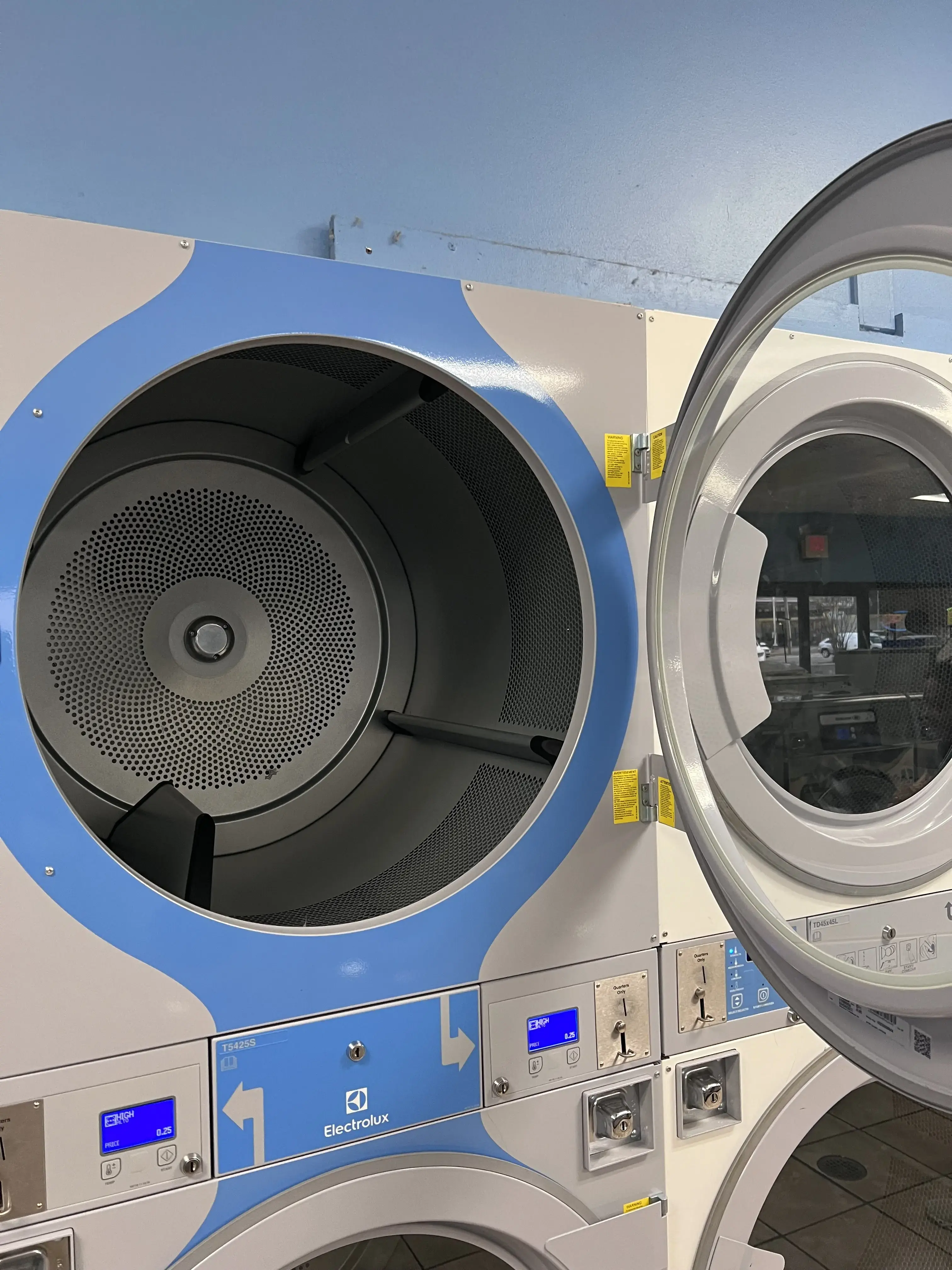 Gaint Coin Laundry - Eastway Dr thumbnail 5