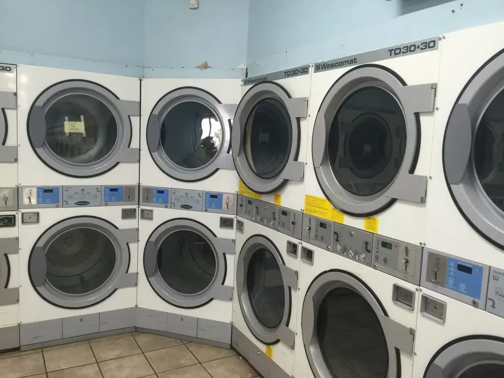 Gaint Coin Laundry - Eastway Dr - Image 18