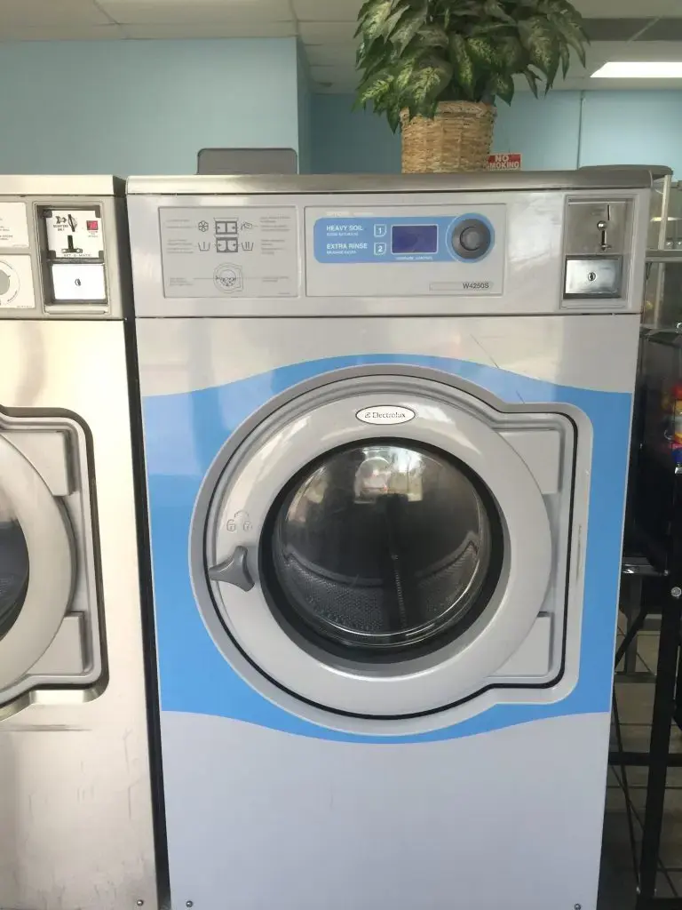 Gaint Coin Laundry - Eastway Dr thumbnail 10