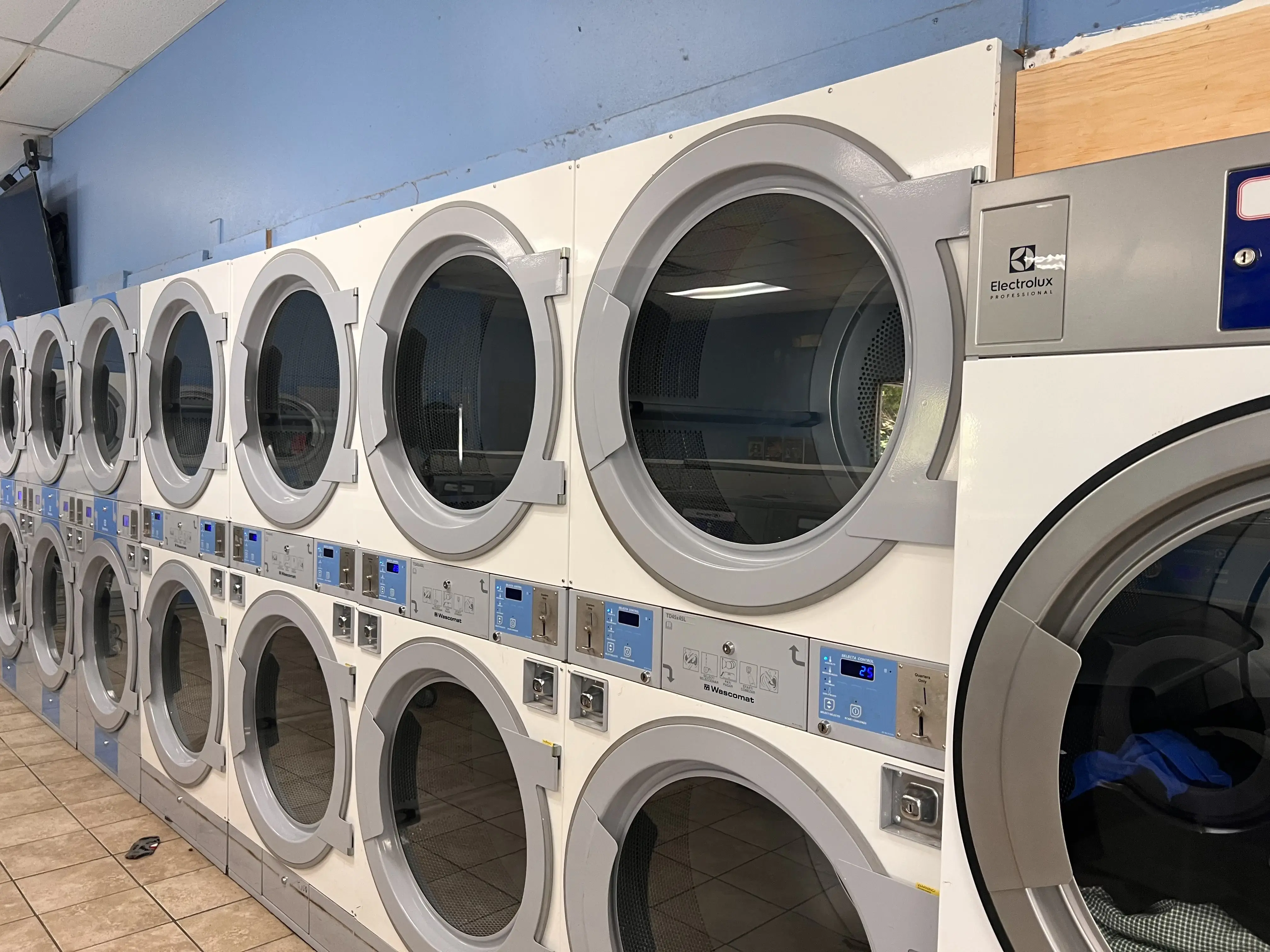 Gaint Coin Laundry - Eastway Dr thumbnail 19