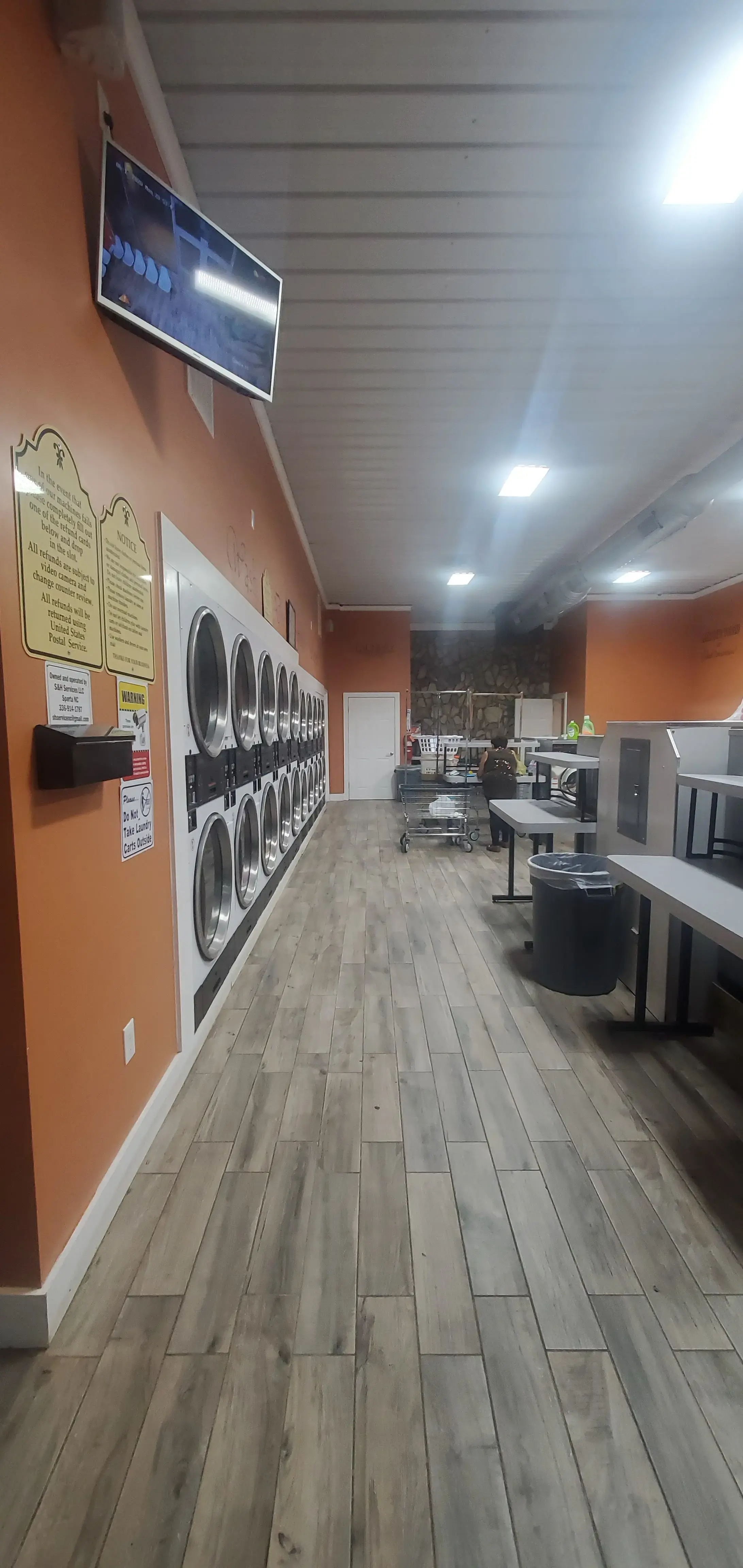 Galax Laundromat thumbnail 13