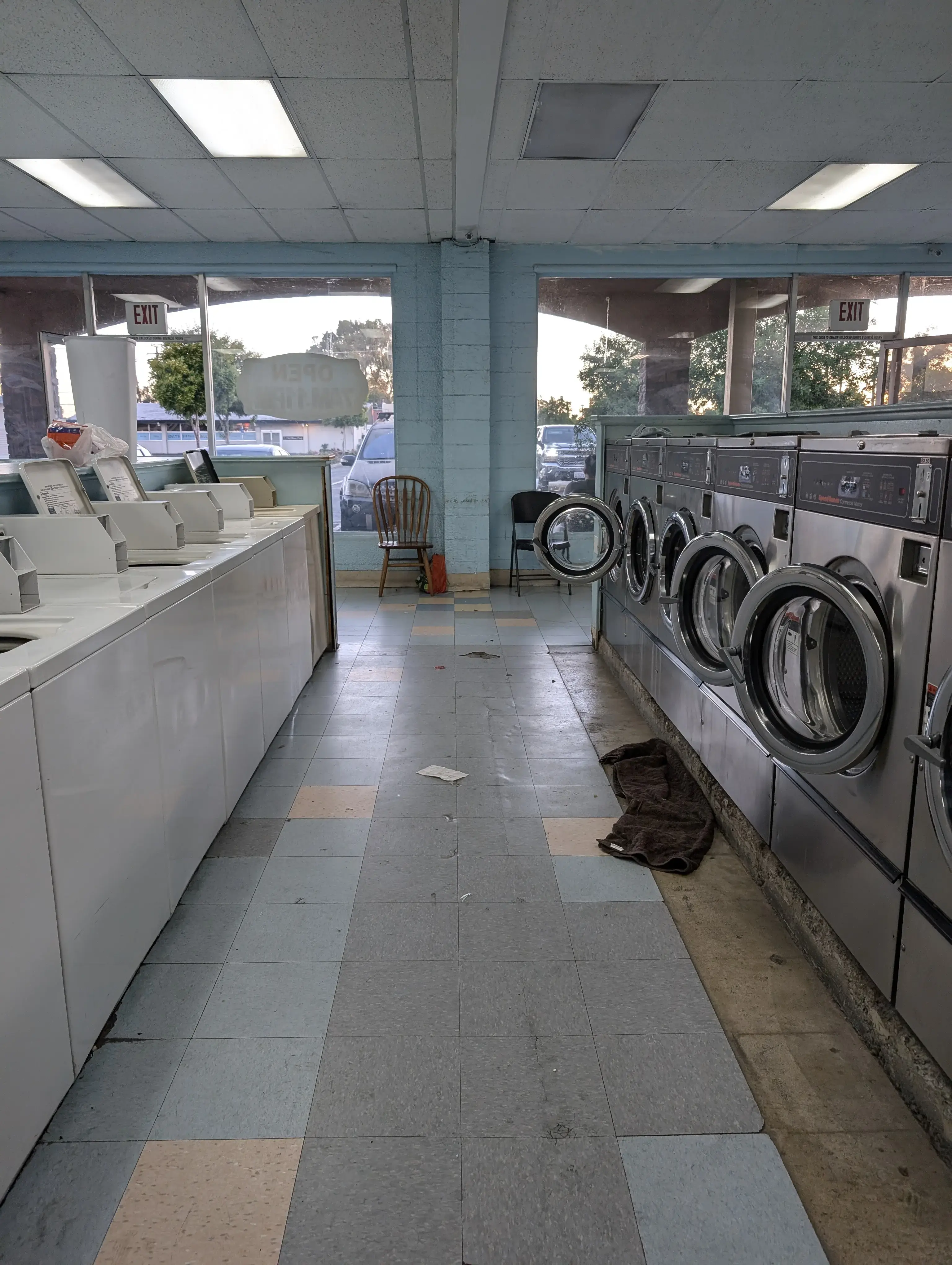 Galt Laundromat thumbnail 8