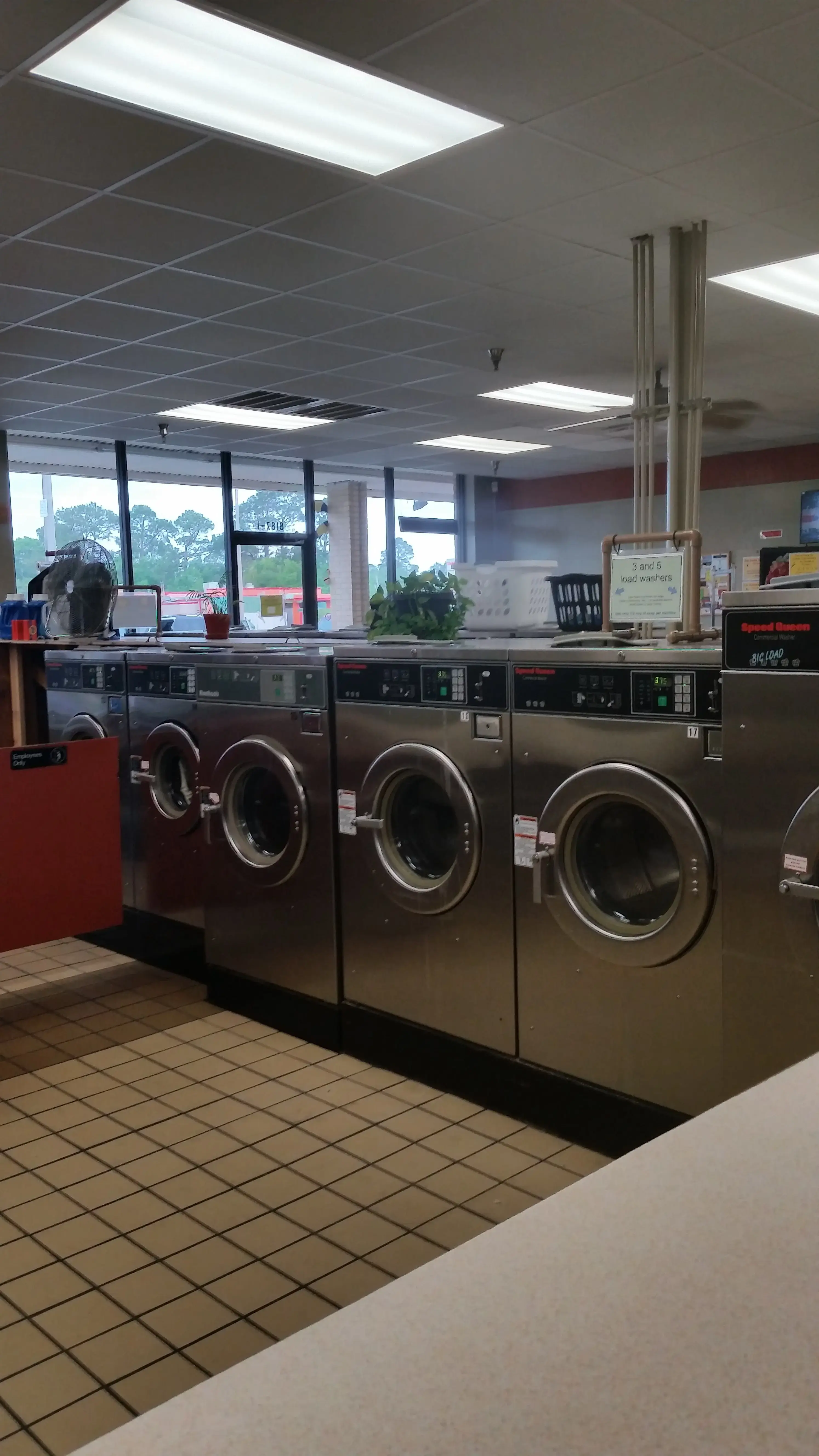 Garden Coin Laundry - Image 15