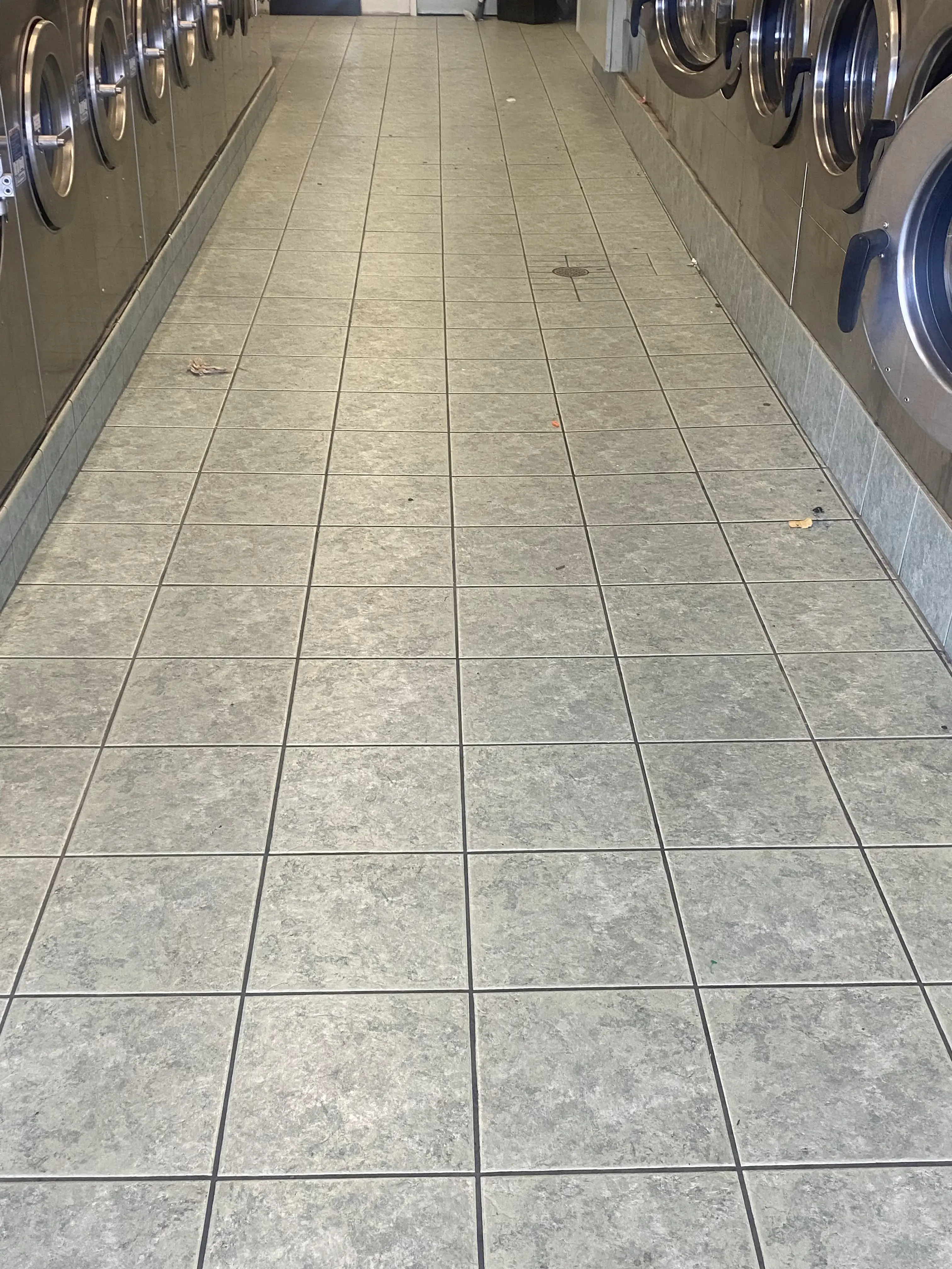 Garden Valley Laundromat - Image 6