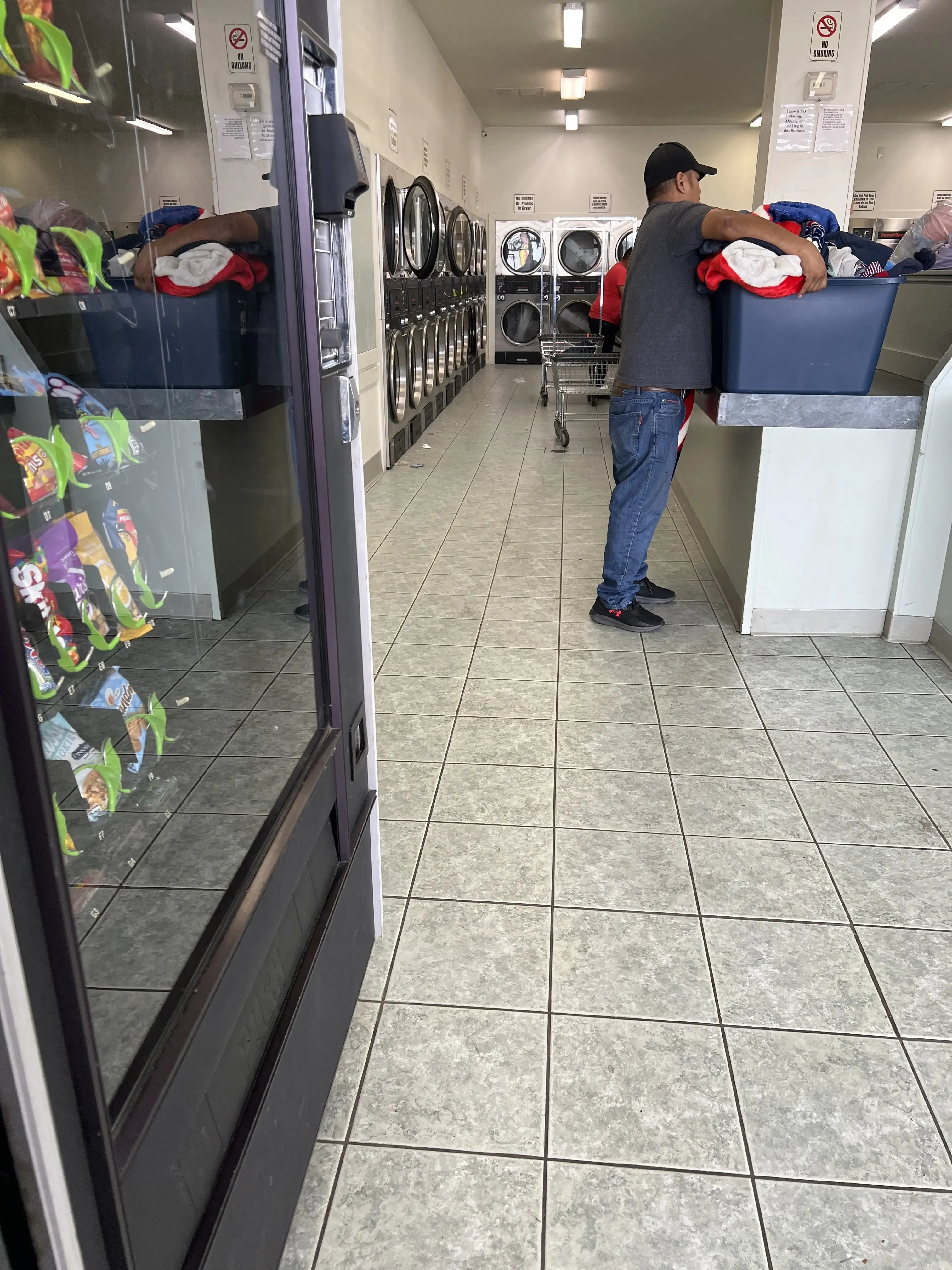 Garden Valley Laundromat - Image 9