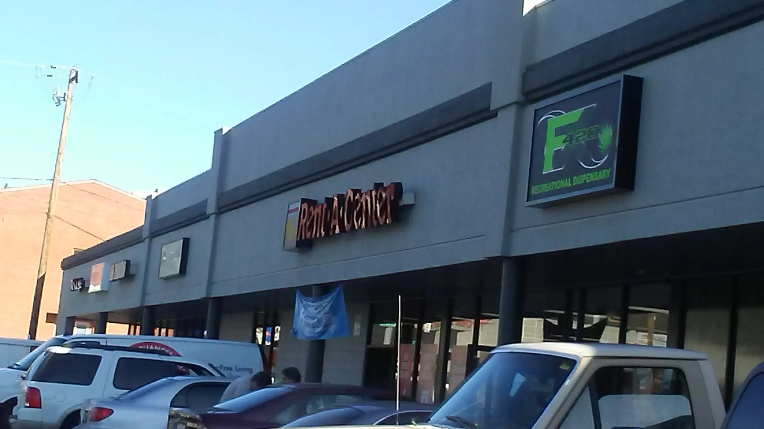 Garden Valley Laundromat - Image 13