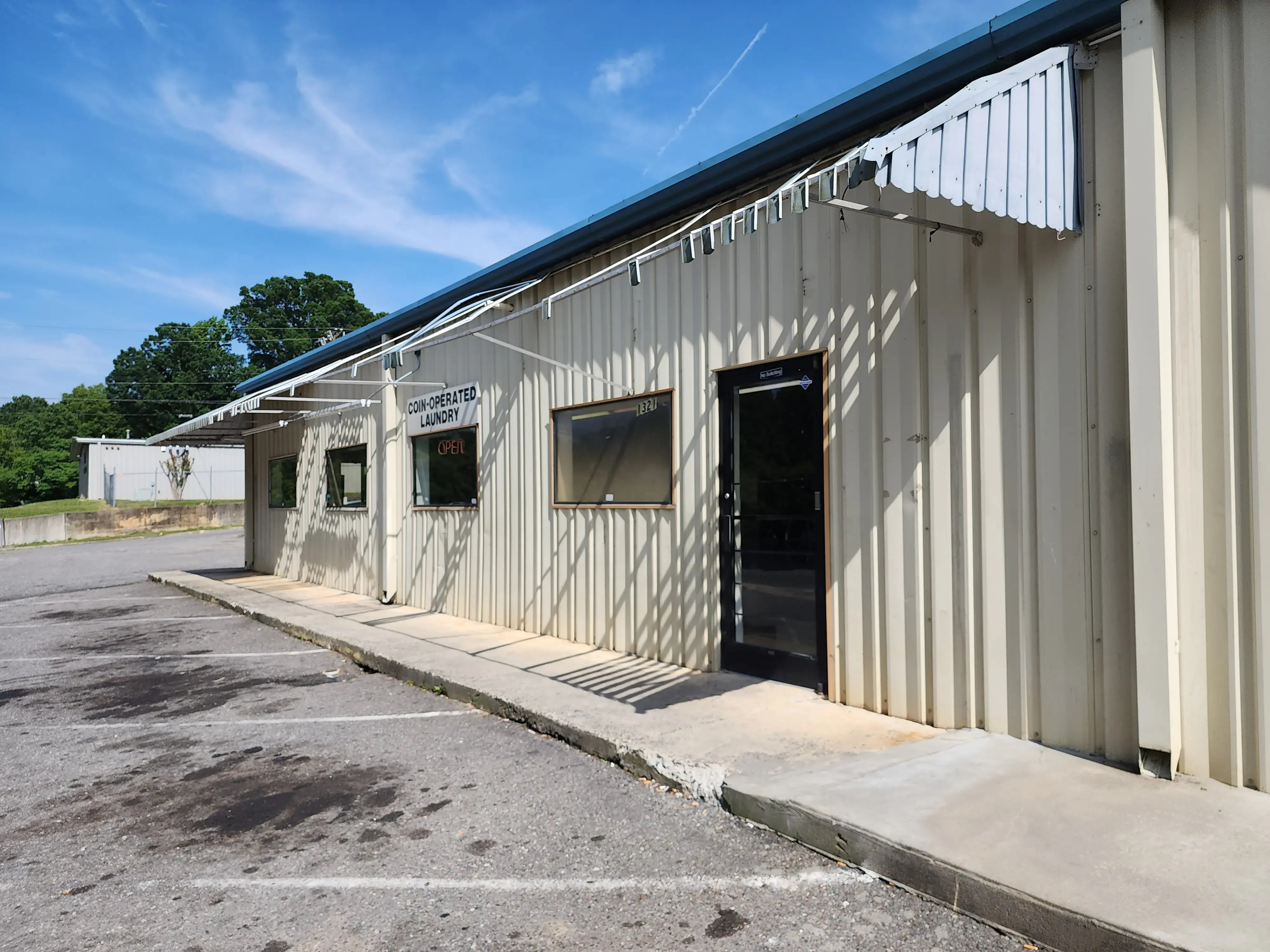 Gaston Avenue Laundromat thumbnail 6