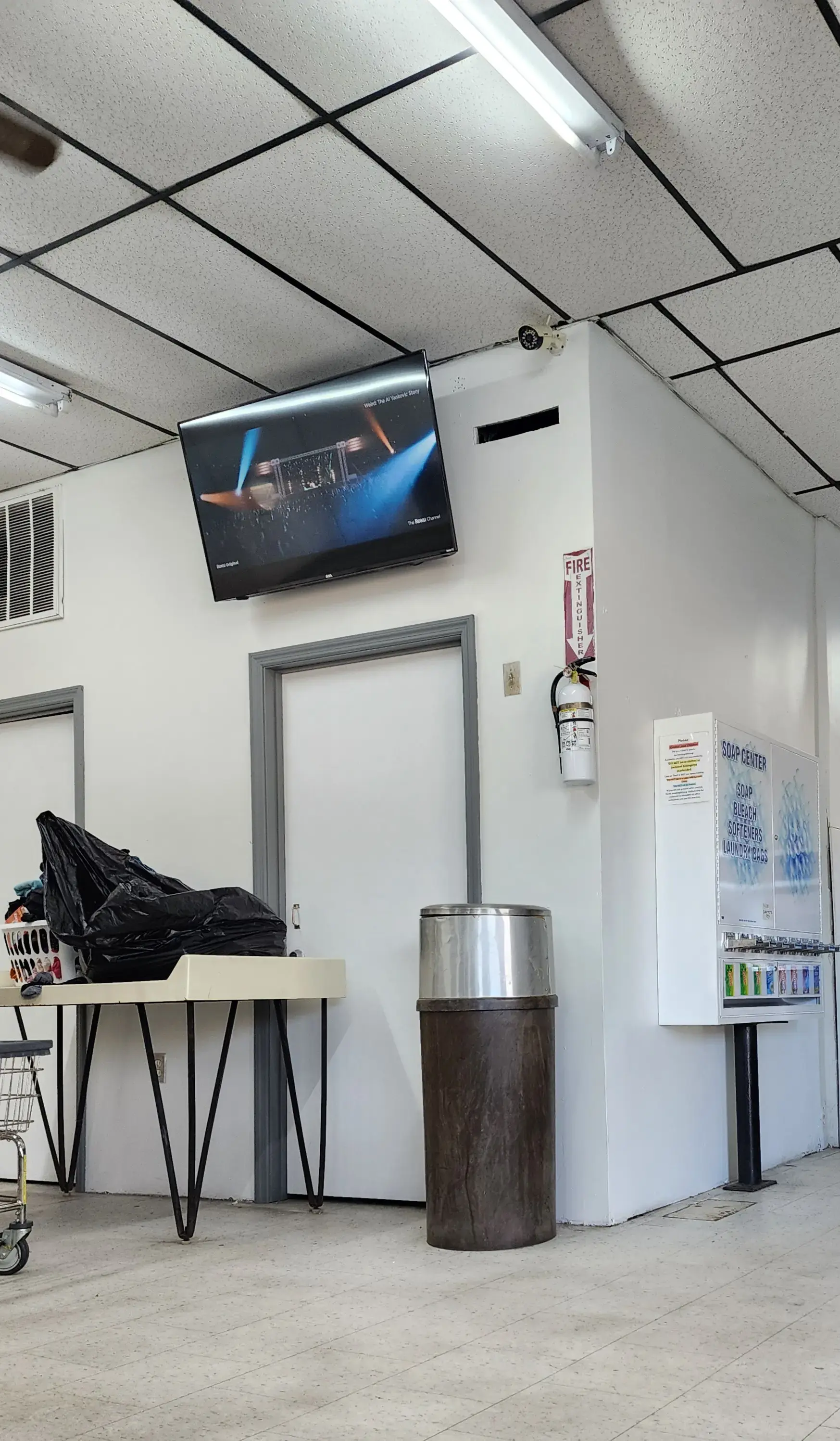 Gaston Avenue Laundromat thumbnail 7