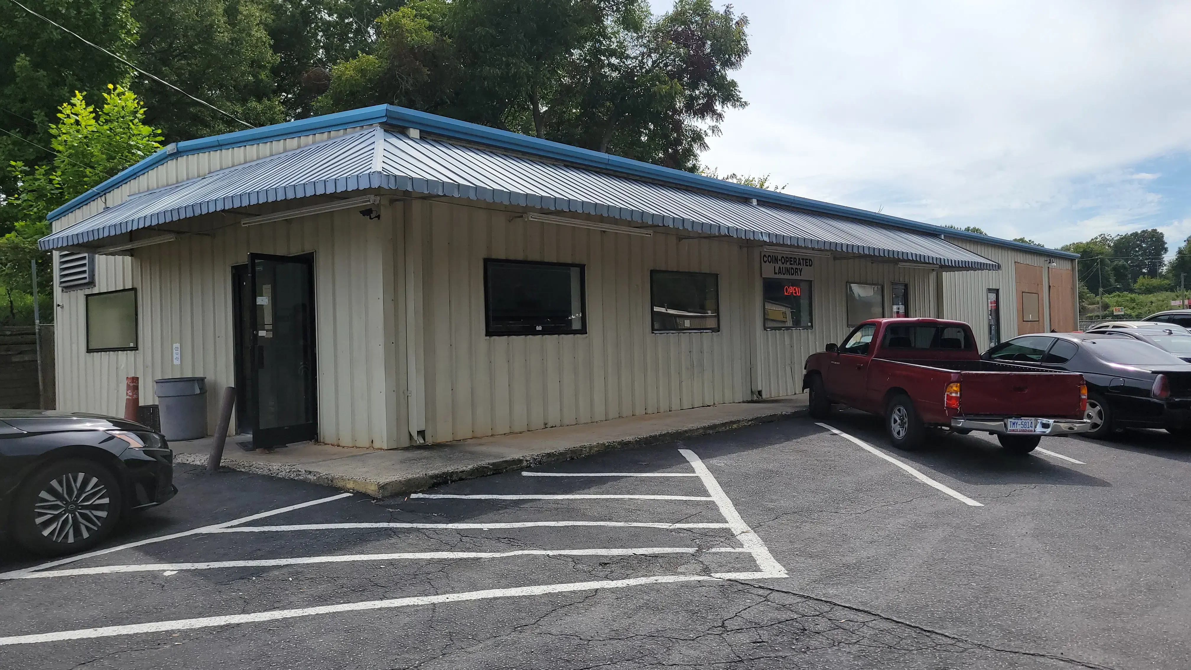 Gaston Avenue Laundromat thumbnail 2