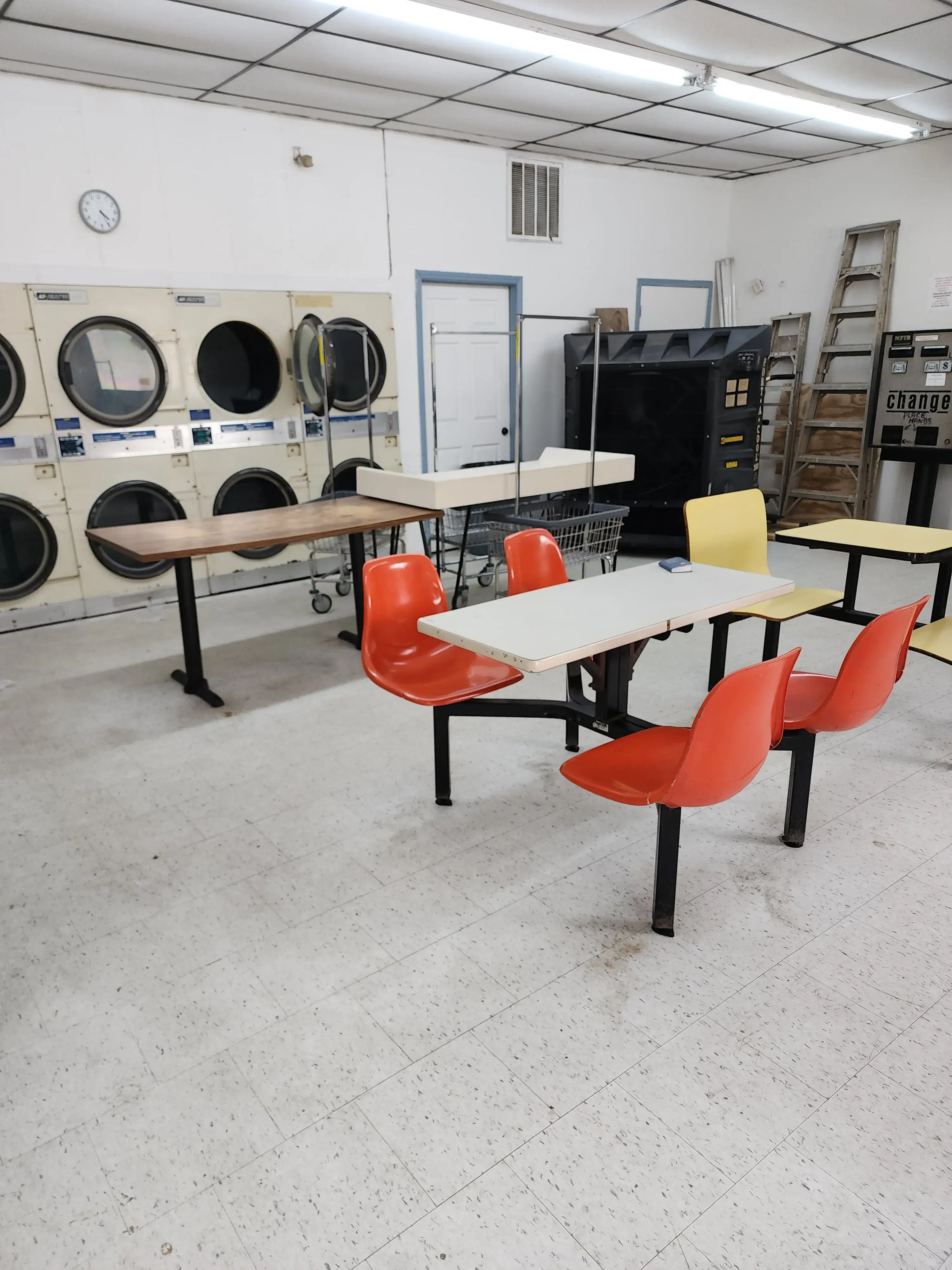 Gaston Avenue Laundromat thumbnail 4