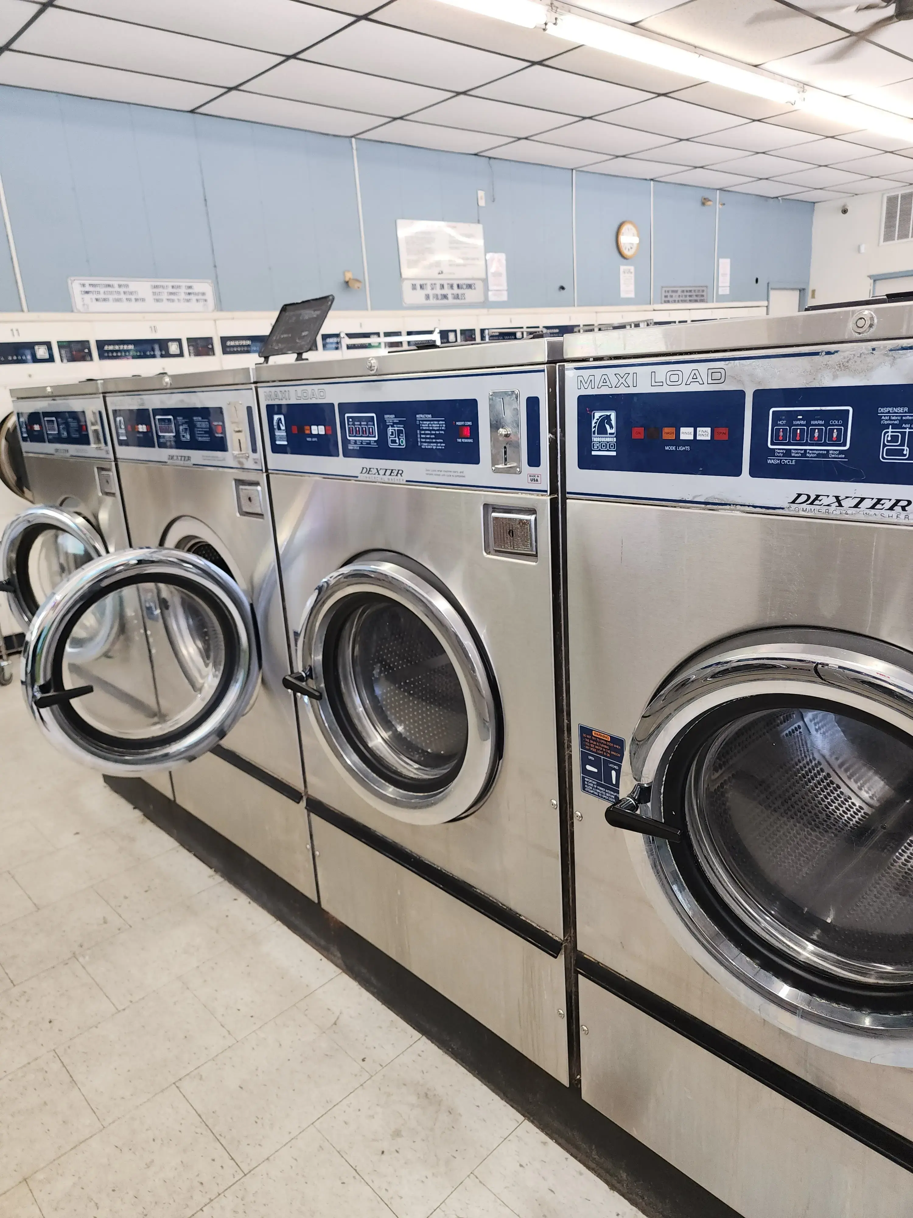 Gaston Avenue Laundromat - Image 17