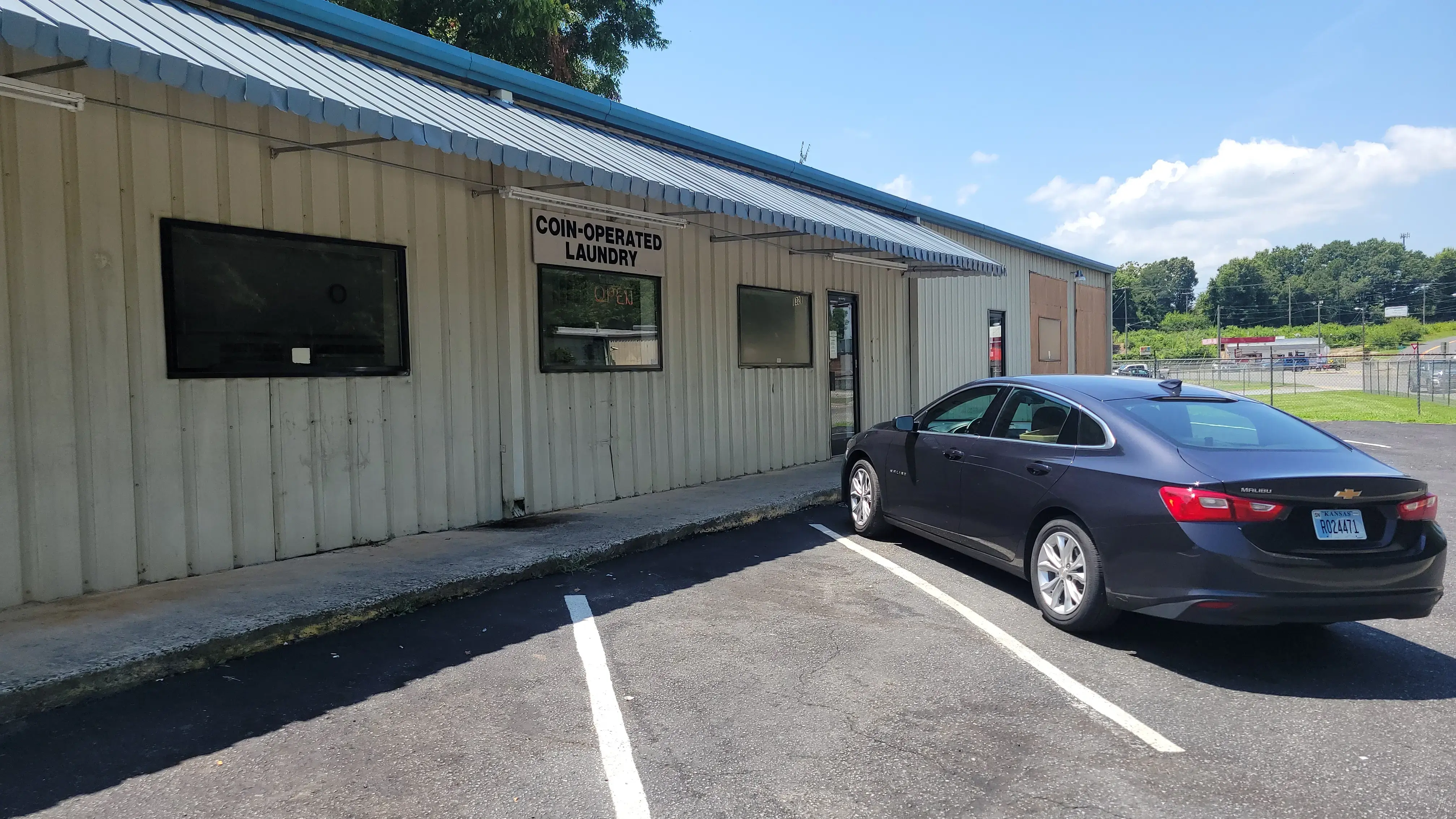 Gaston Avenue Laundromat thumbnail 8