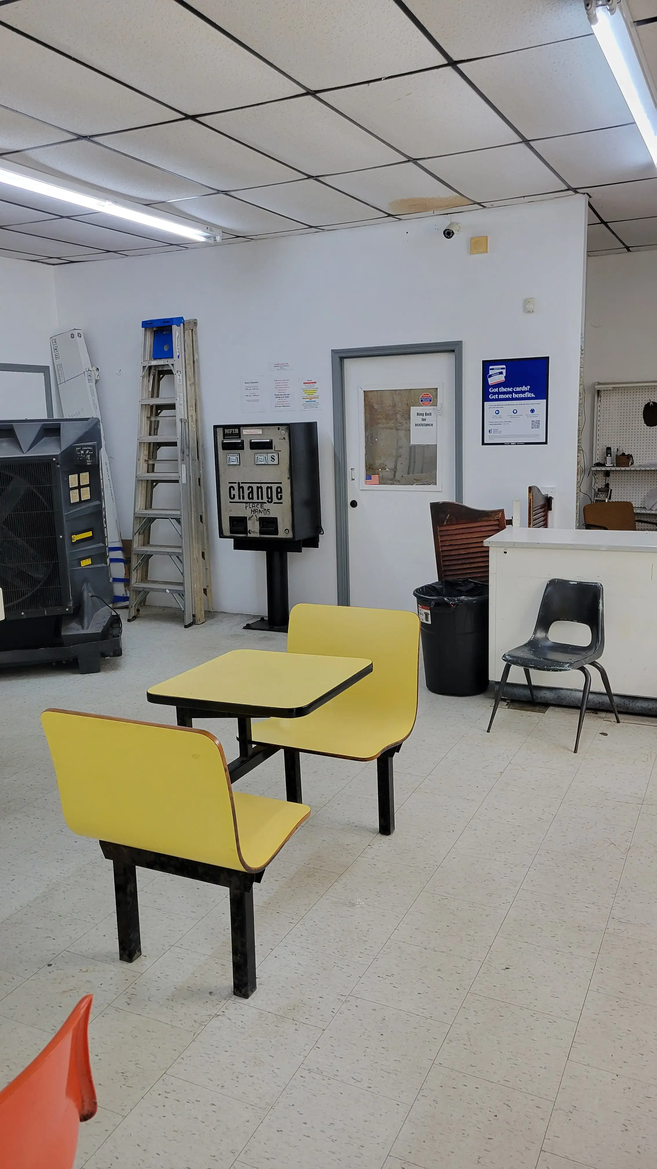 Gaston Avenue Laundromat thumbnail 14