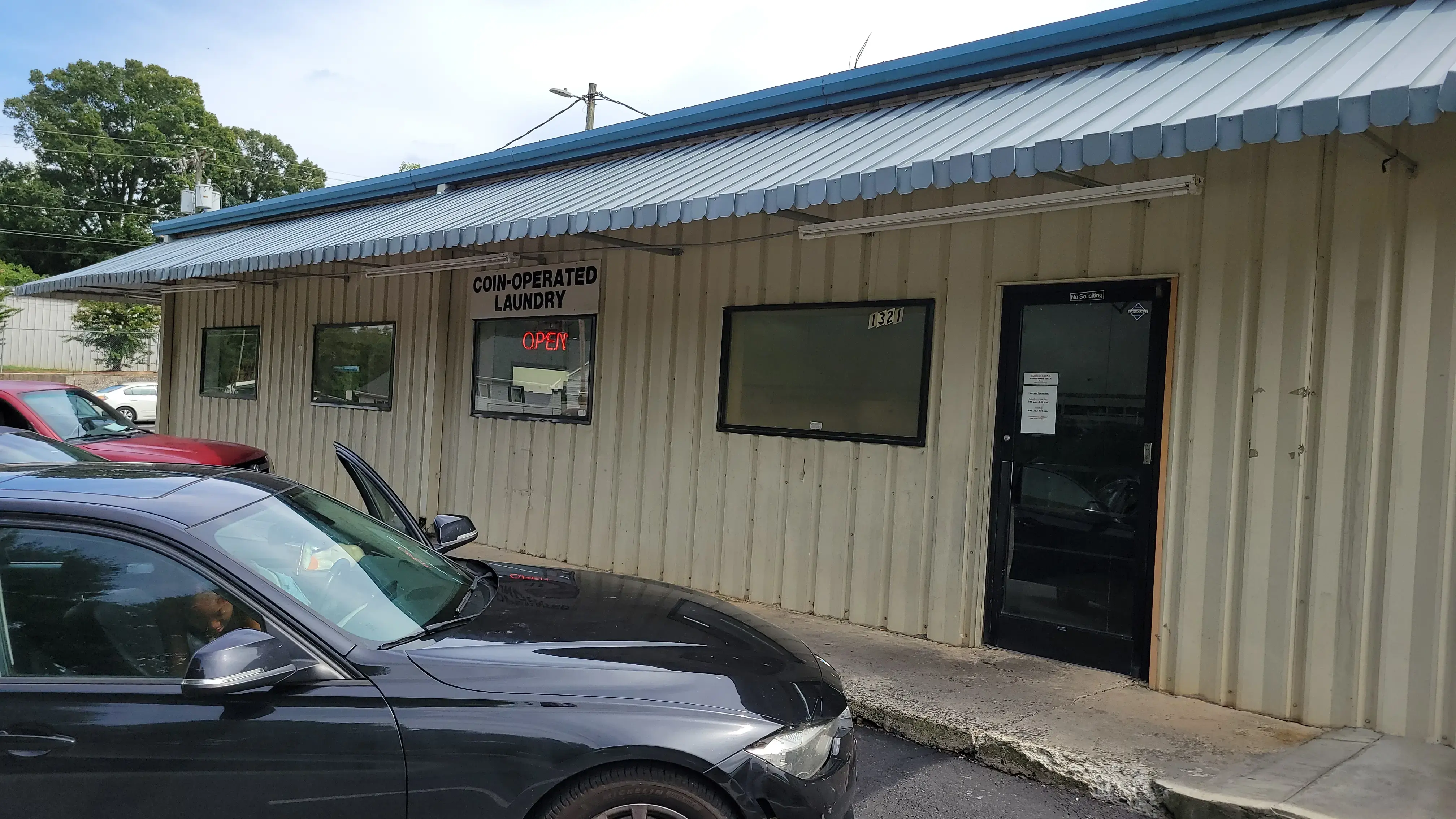 Gaston Avenue Laundromat thumbnail 12