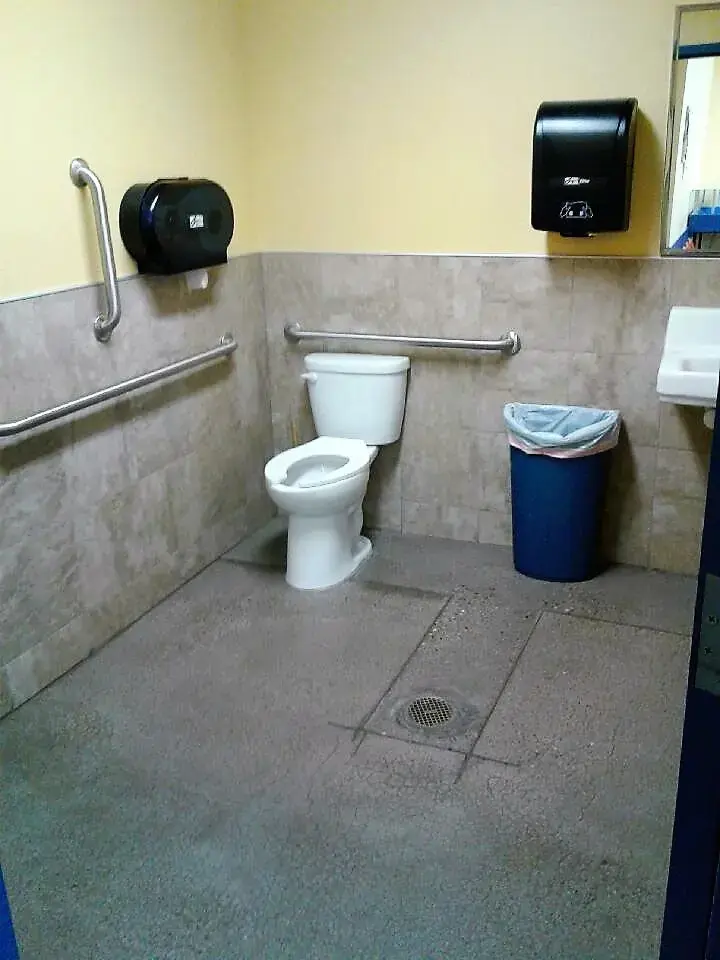 Gate City Cleaners Laundromat thumbnail 7