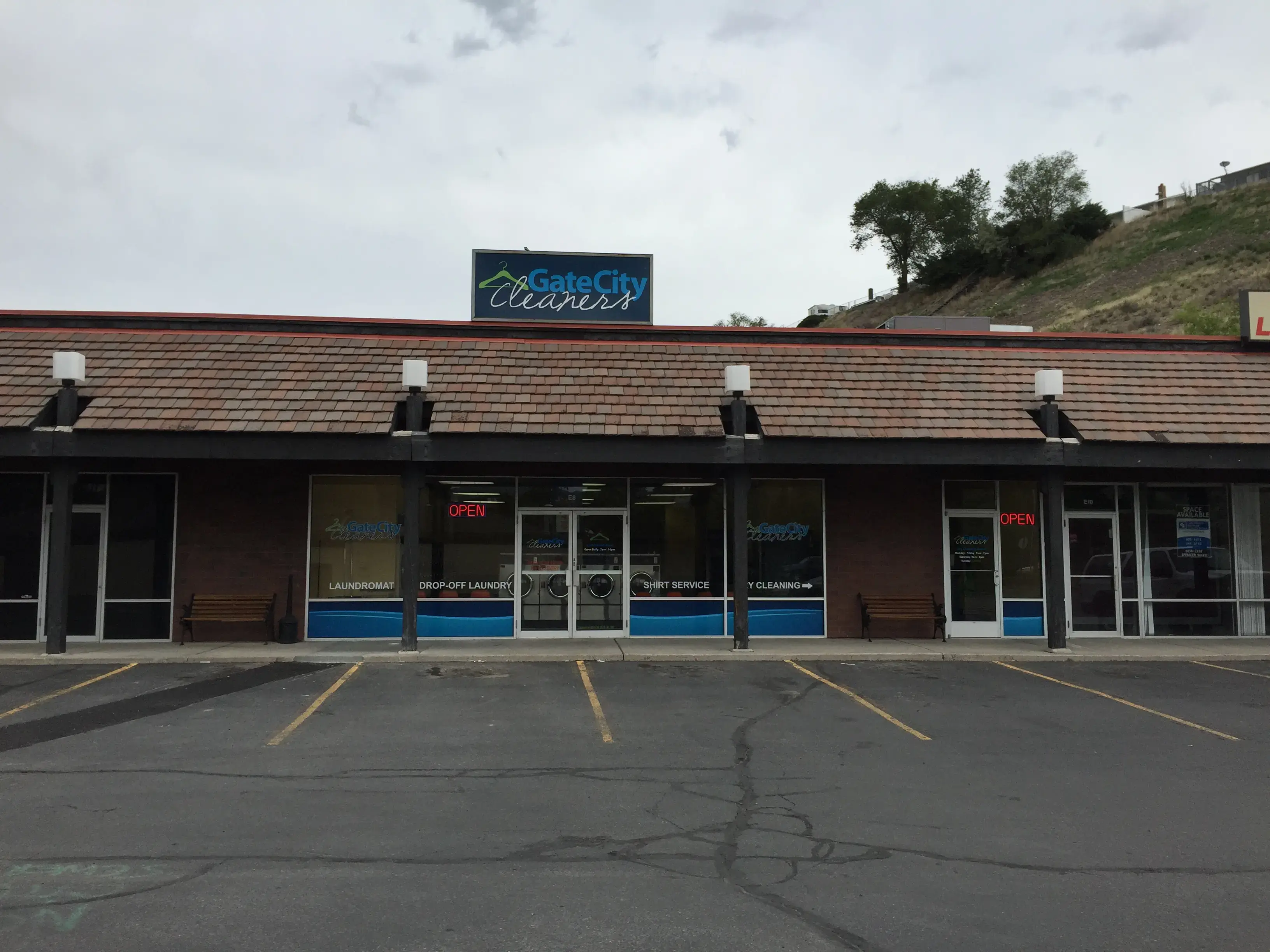 Gate City Cleaners Laundromat thumbnail 4