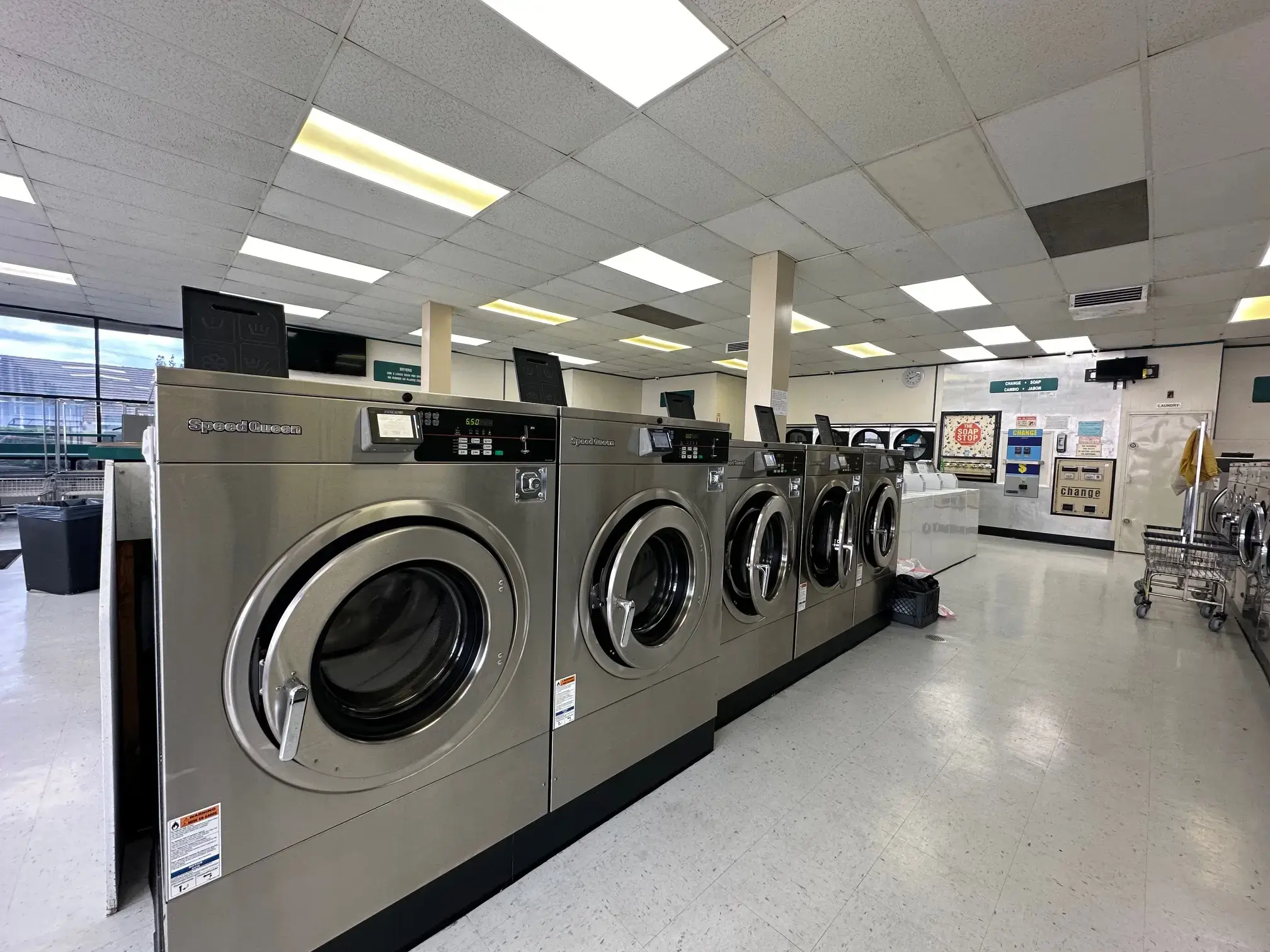Gateway Laundromat - Image 19