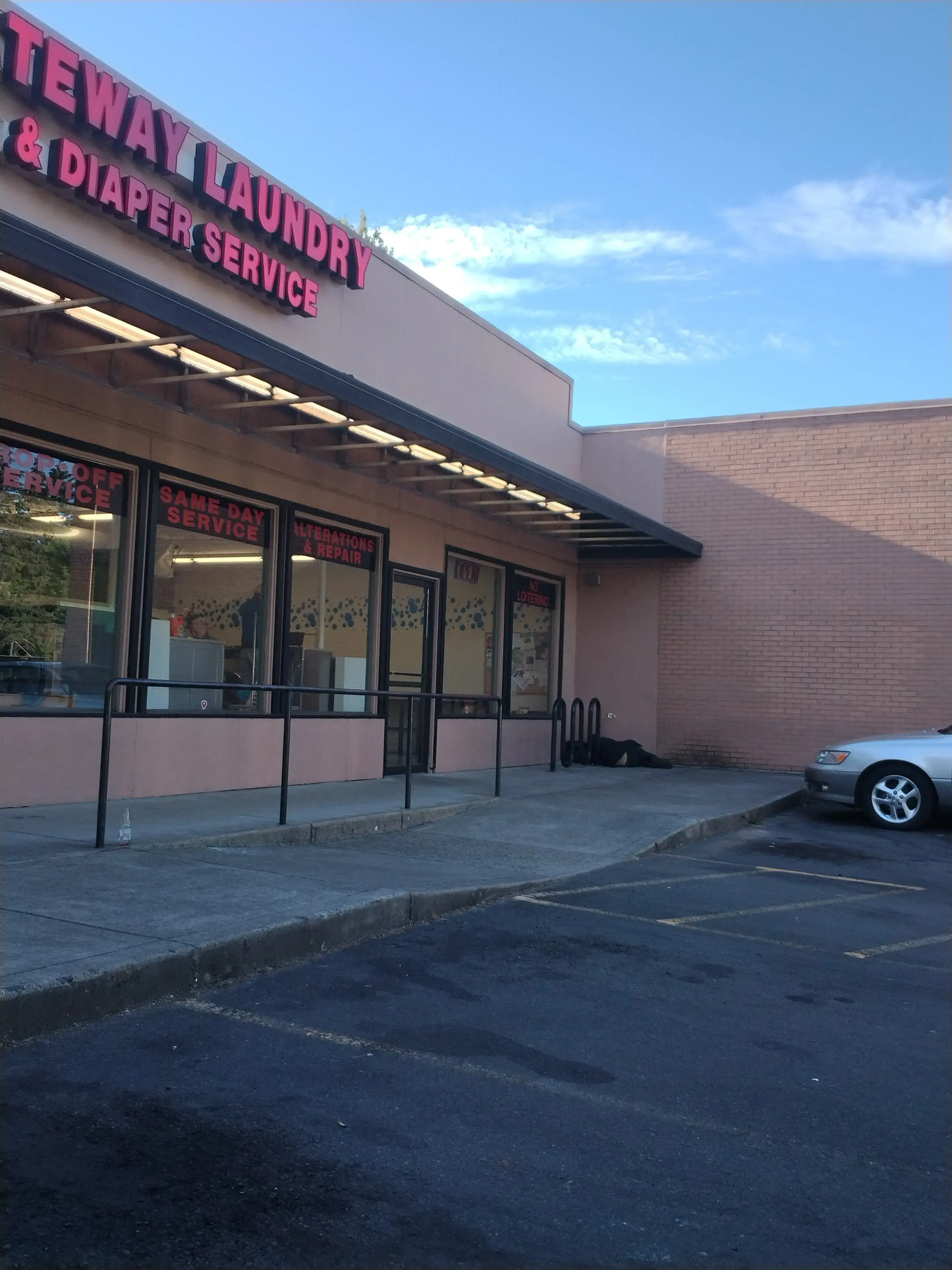 Gateway Laundromat - Image 20