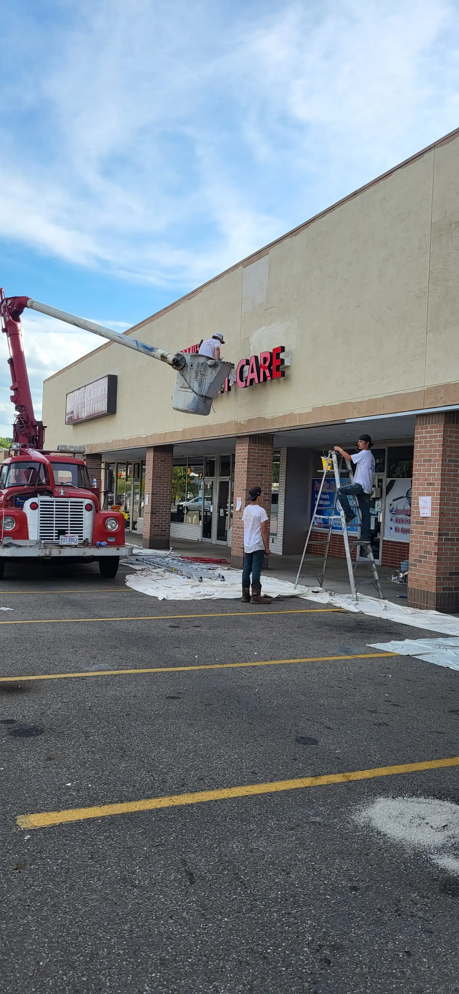 Gault's Plaza Dry Cleaners & Laundromat - Image 5