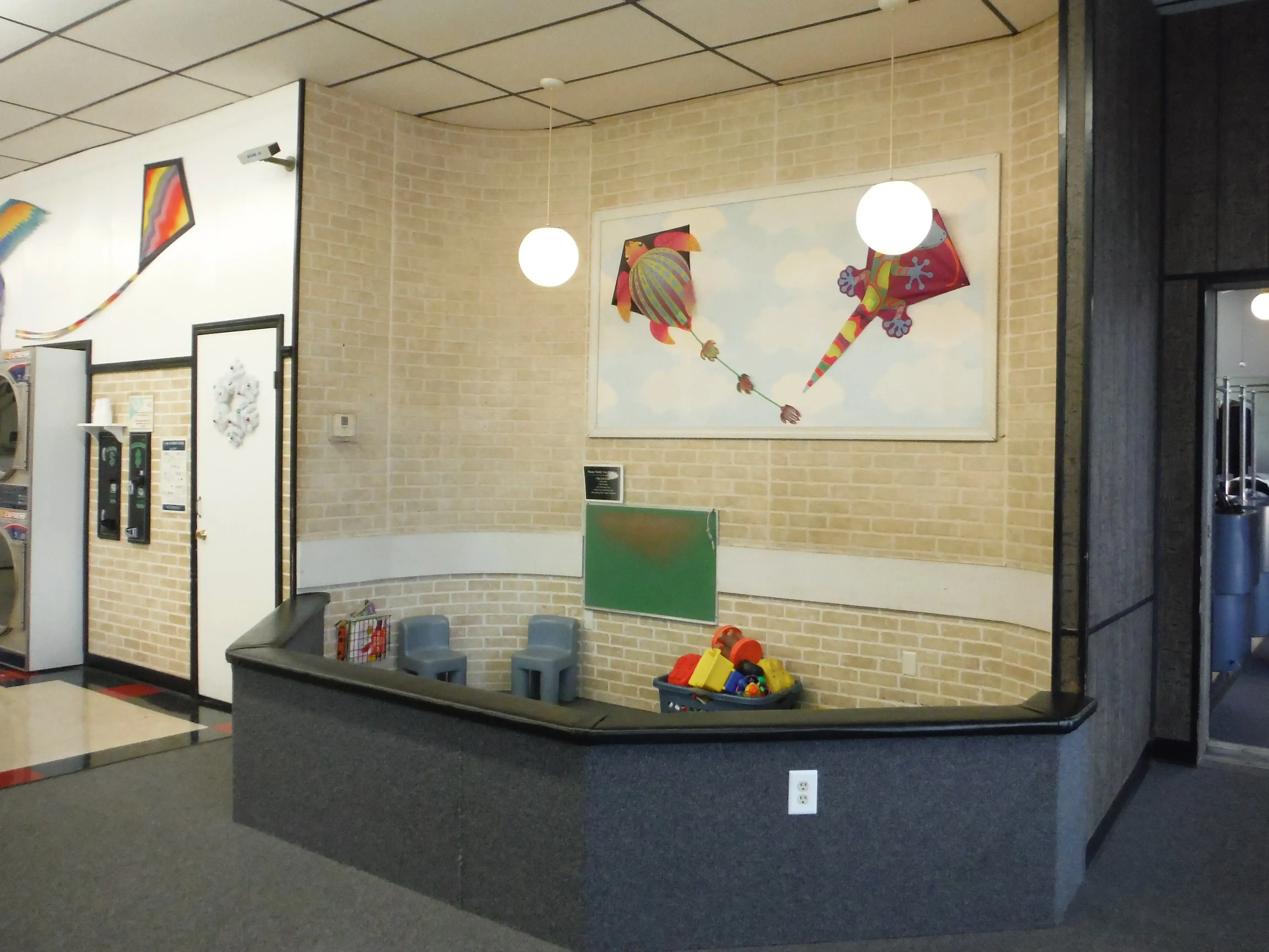 Gault's Plaza Dry Cleaners & Laundromat thumbnail 15