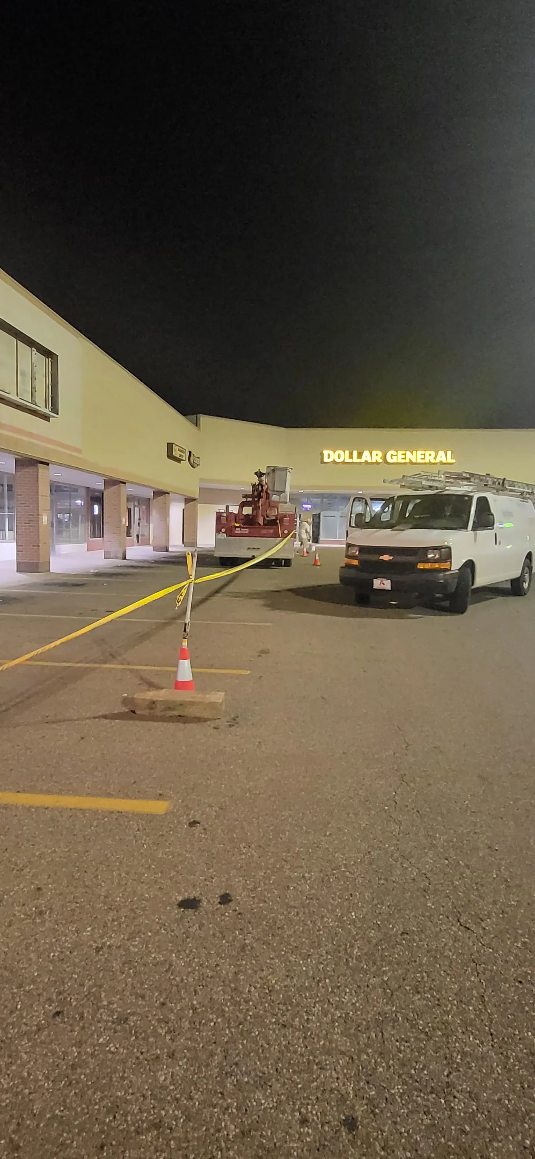 Gault's Plaza Dry Cleaners & Laundromat - Image 20